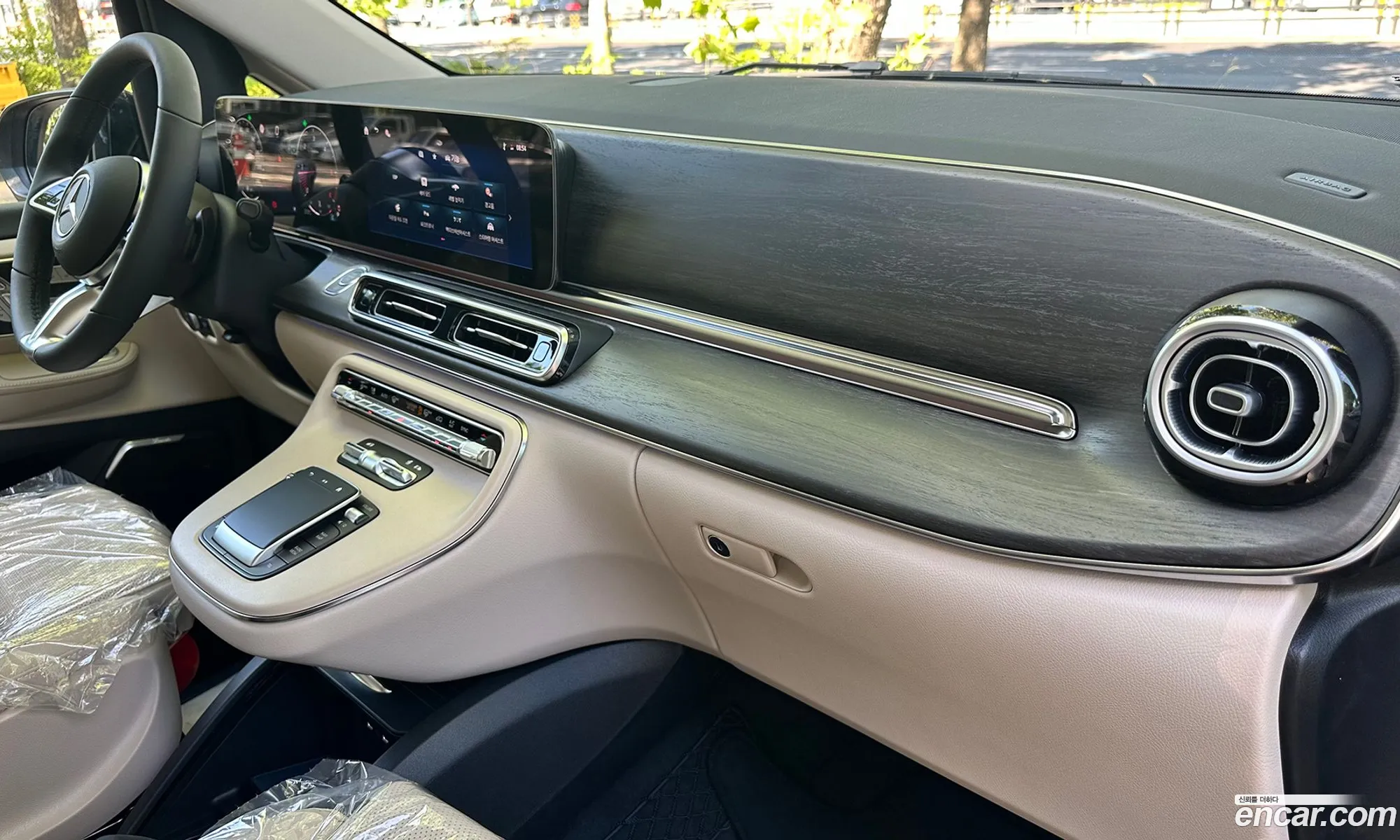 Mercedes-Benz V-Class 2025 — 19