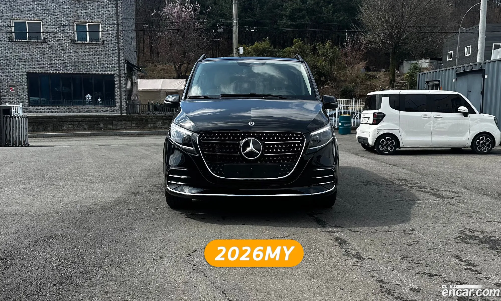 Mercedes-Benz V-Class 2025 — 12