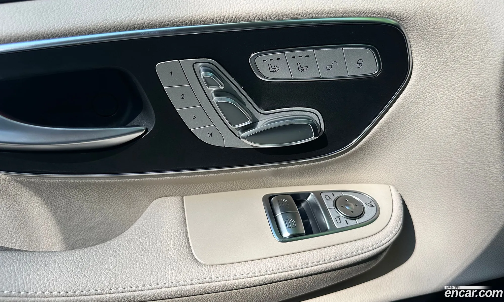 Mercedes-Benz V-Class 2025 — 18