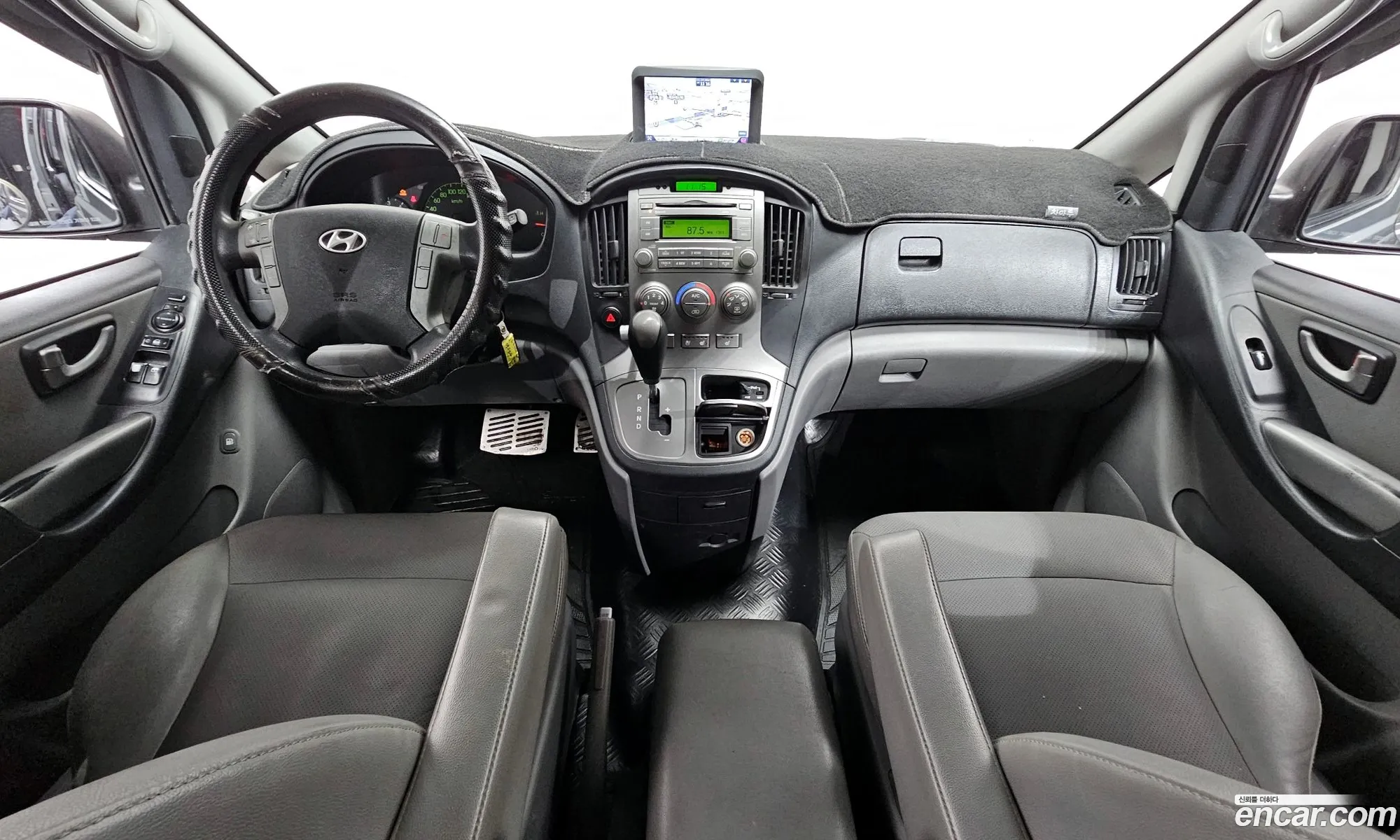 Hyundai Grand Starex 2014 — 17