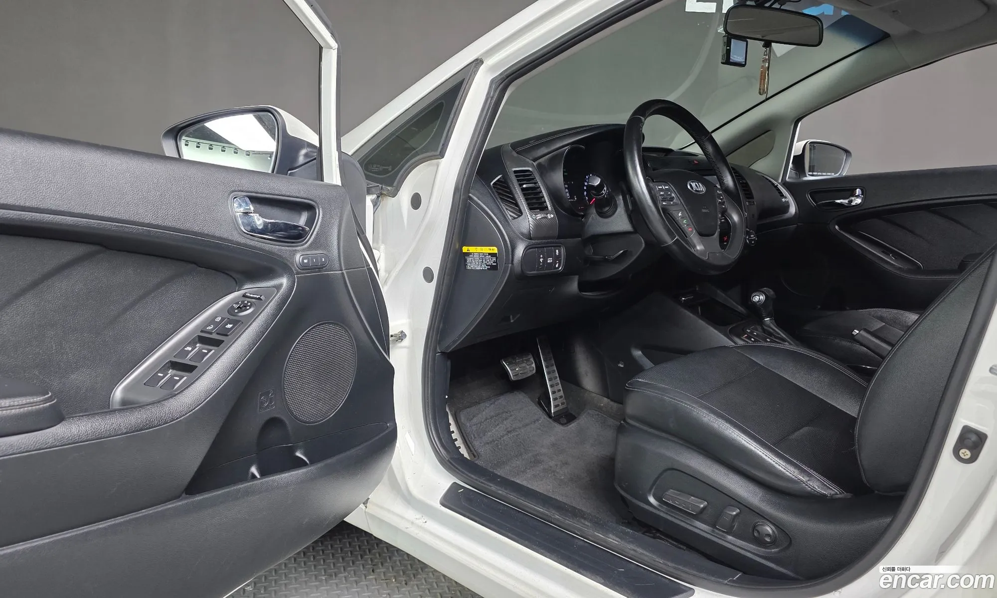 Kia K3 2012 — 14