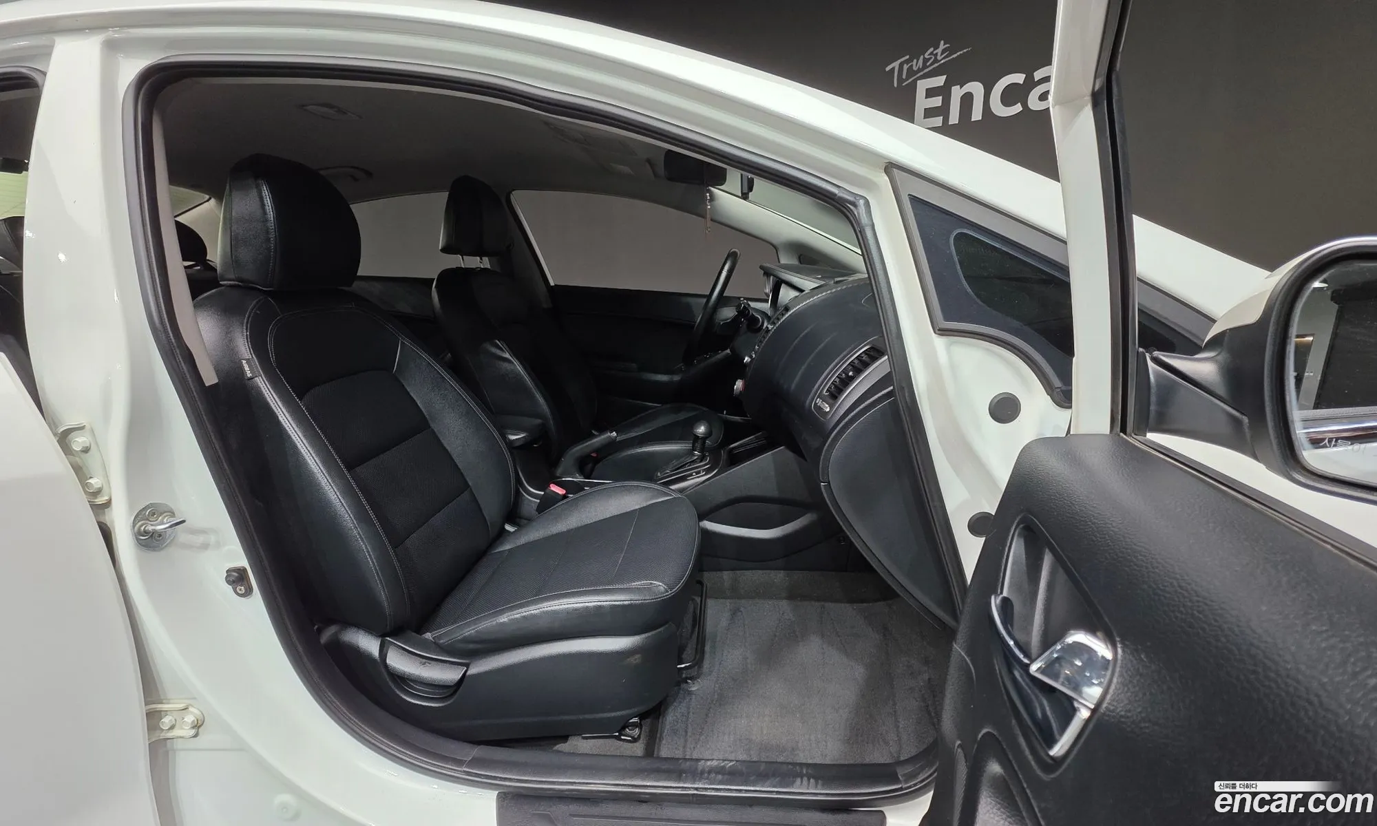 Kia K3 2012 — 18