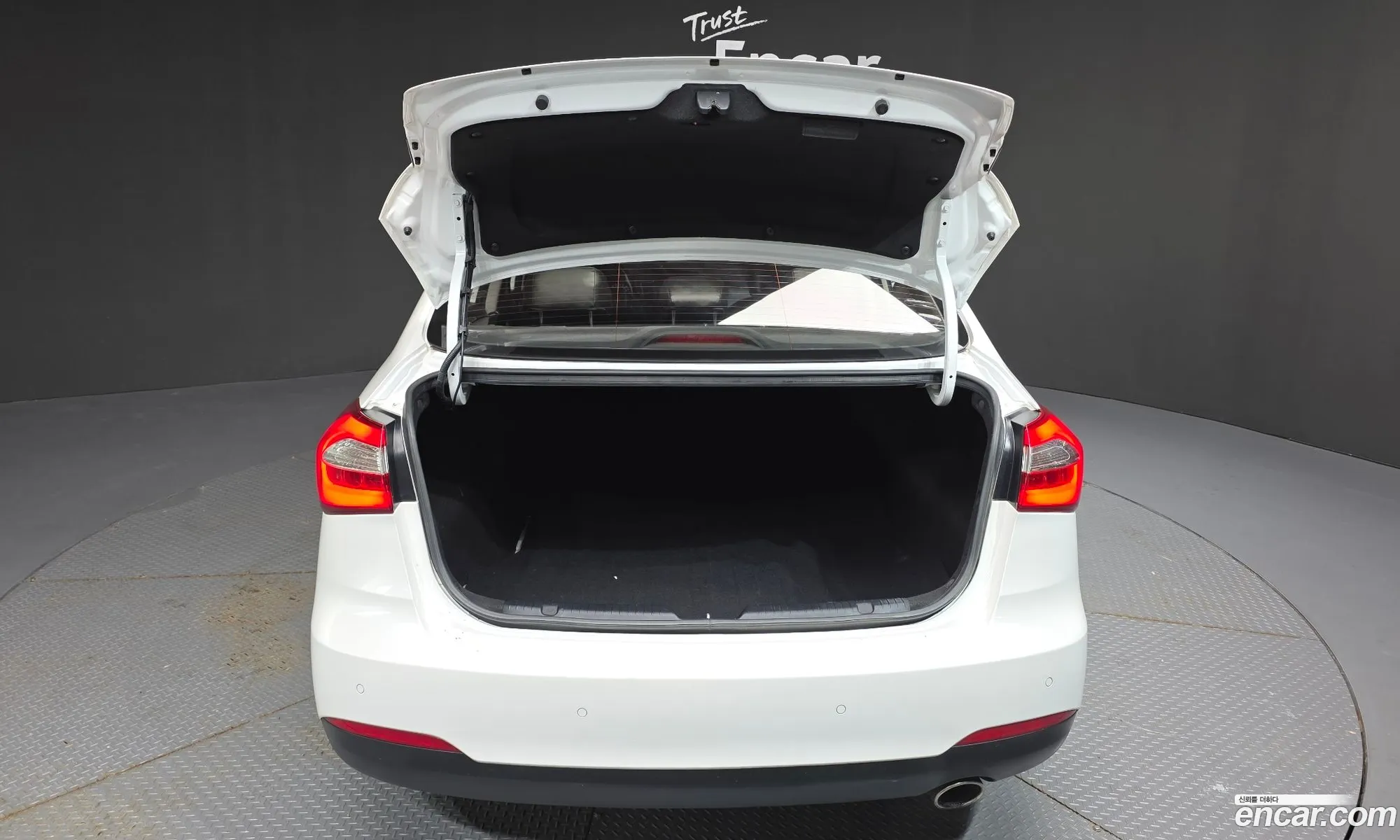 Kia K3 2012 — 12