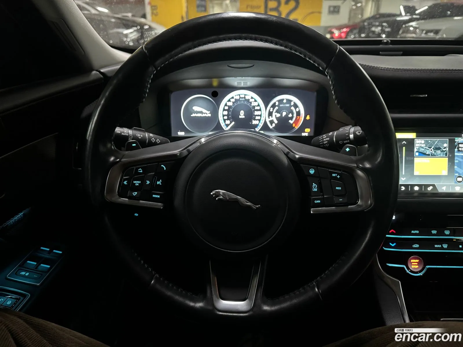 Jaguar XF 2018 — 15