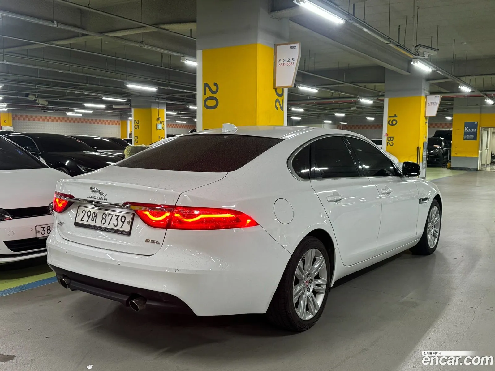 Jaguar XF 2018 — 17