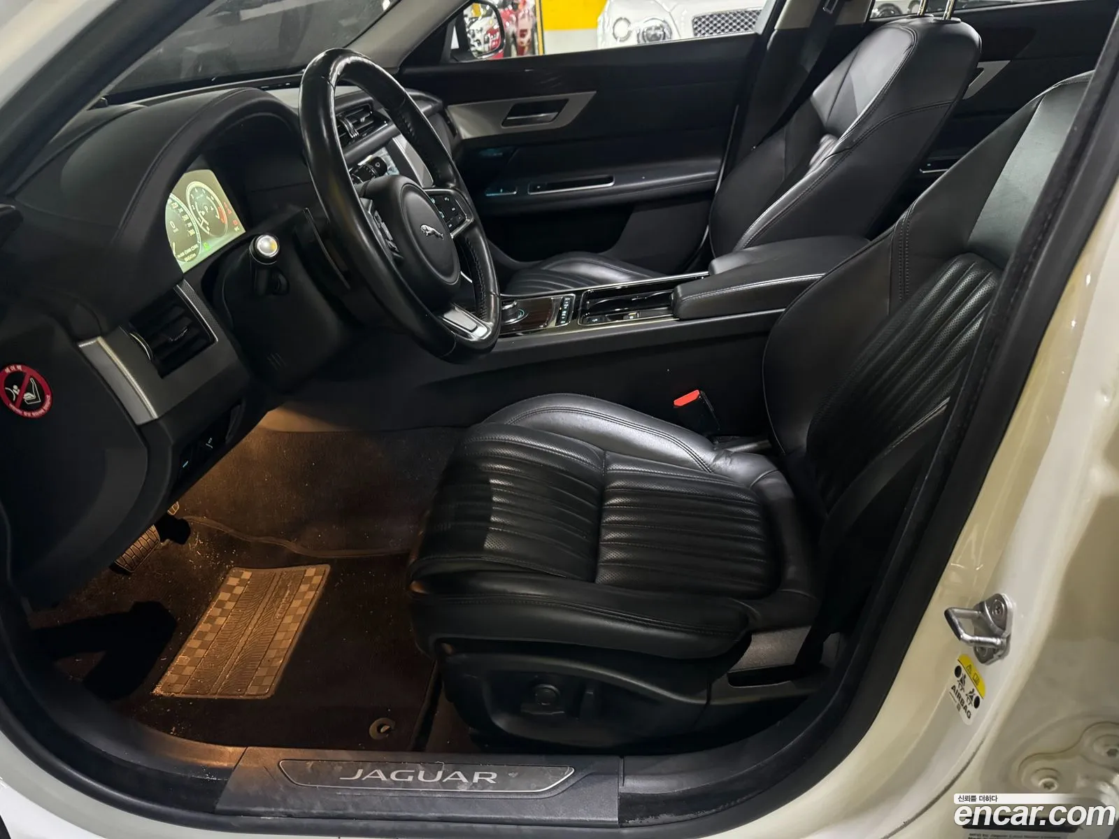 Jaguar XF 2018 — 8
