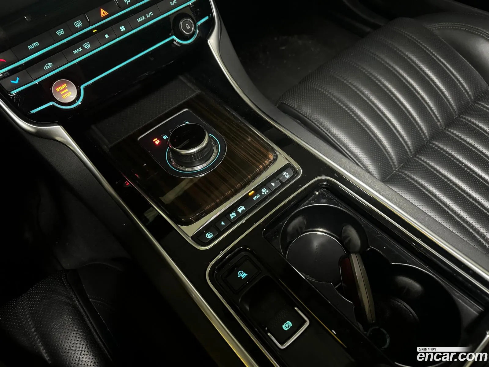 Jaguar XF 2018 — 12