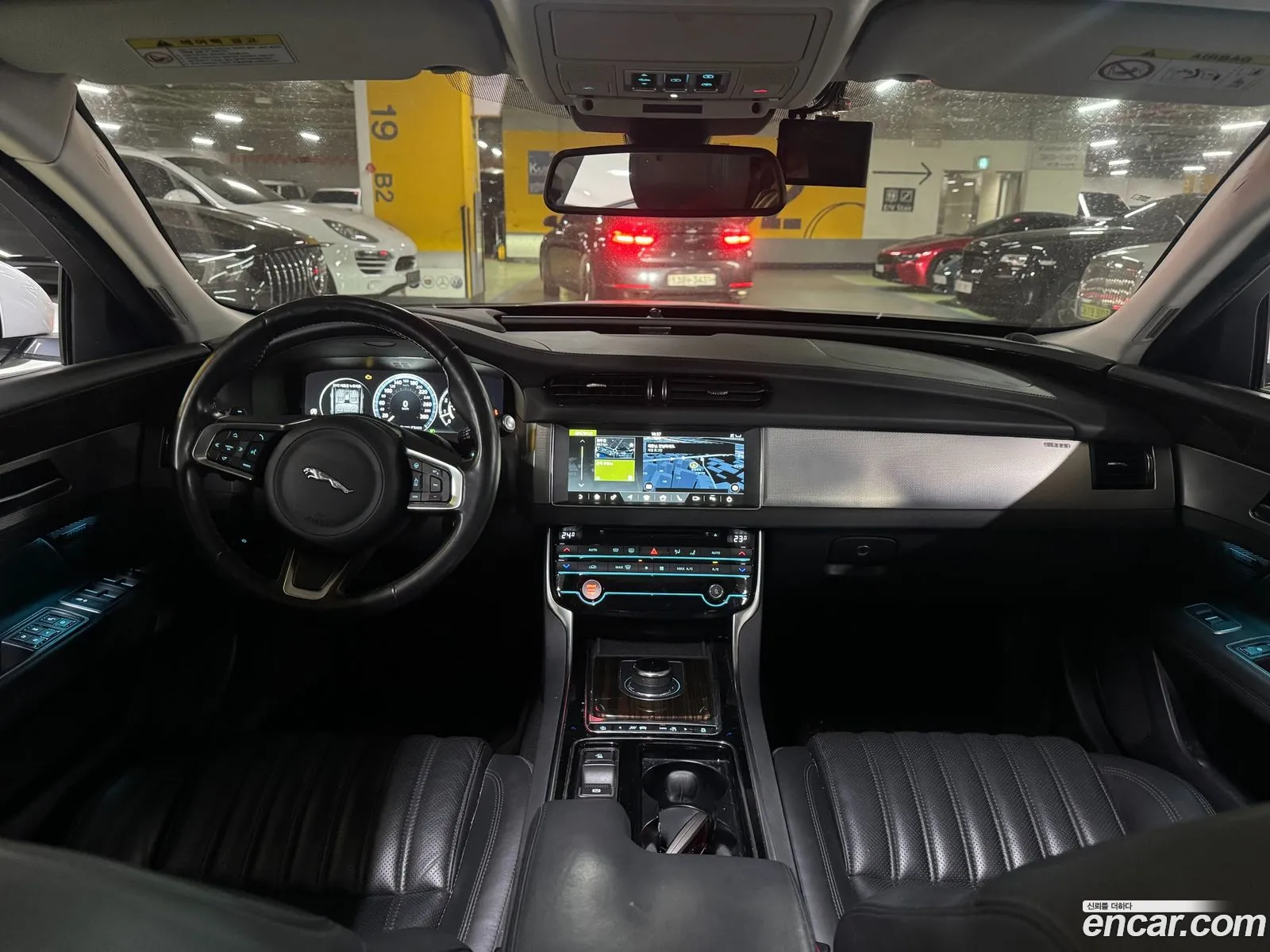 Jaguar XF 2018 — 14