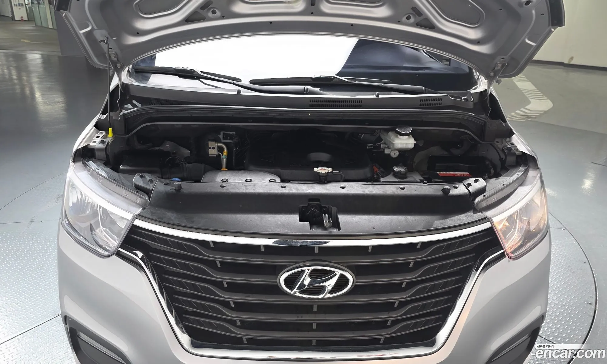 Hyundai Grand Starex 2018 — 17
