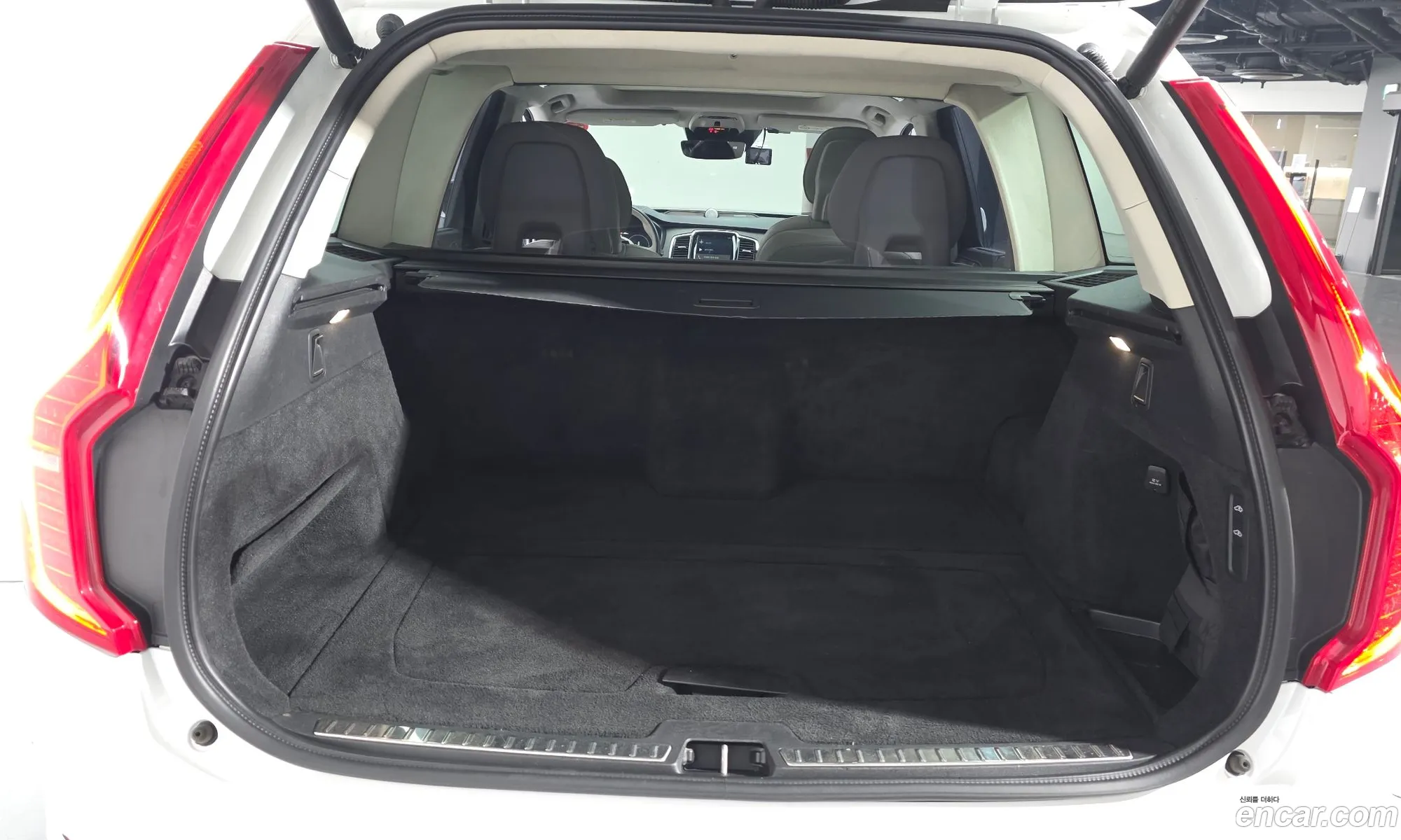 Volvo XC90 2017 YV1LTBC0DH1120063 — 17