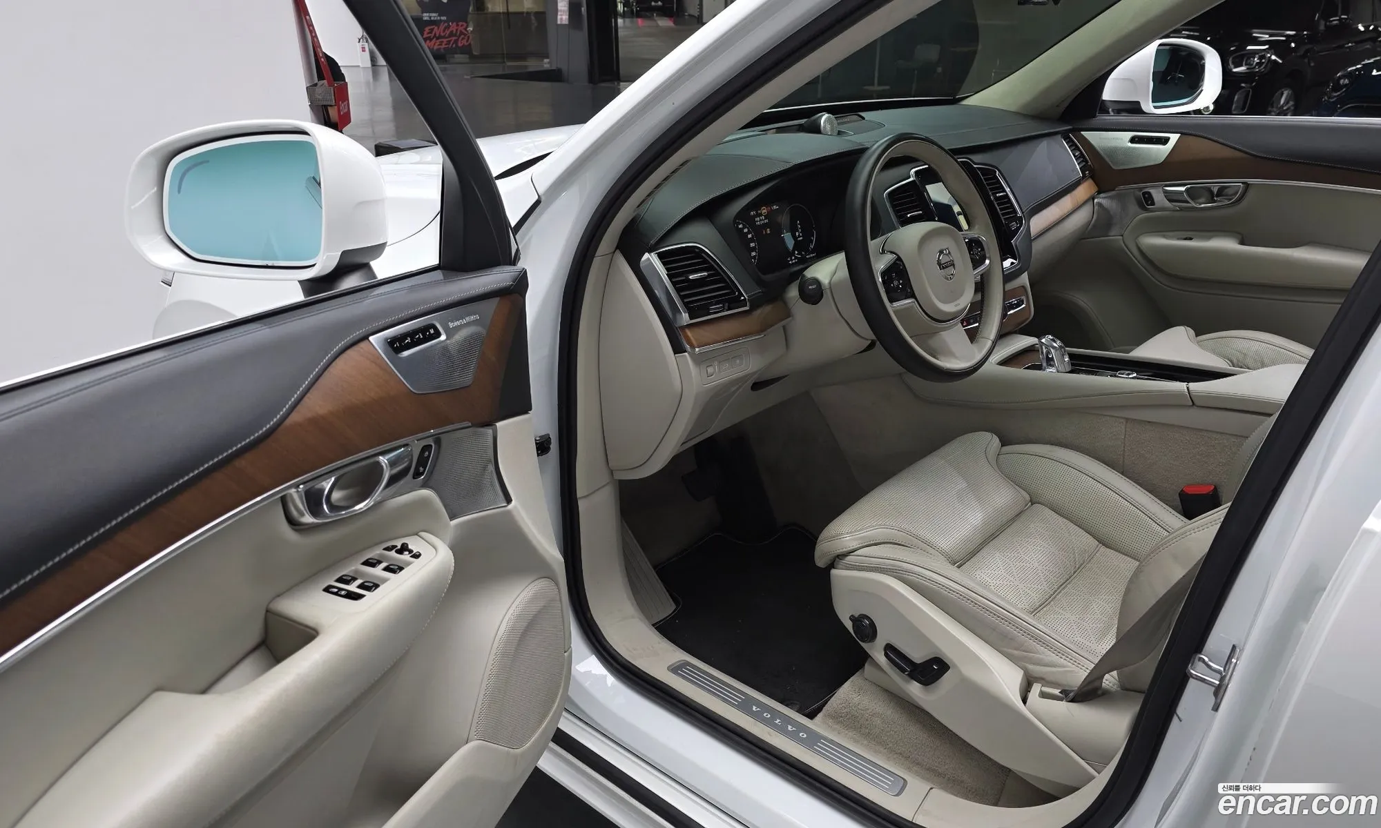 Volvo XC90 2017 YV1LTBC0DH1120063 — 9