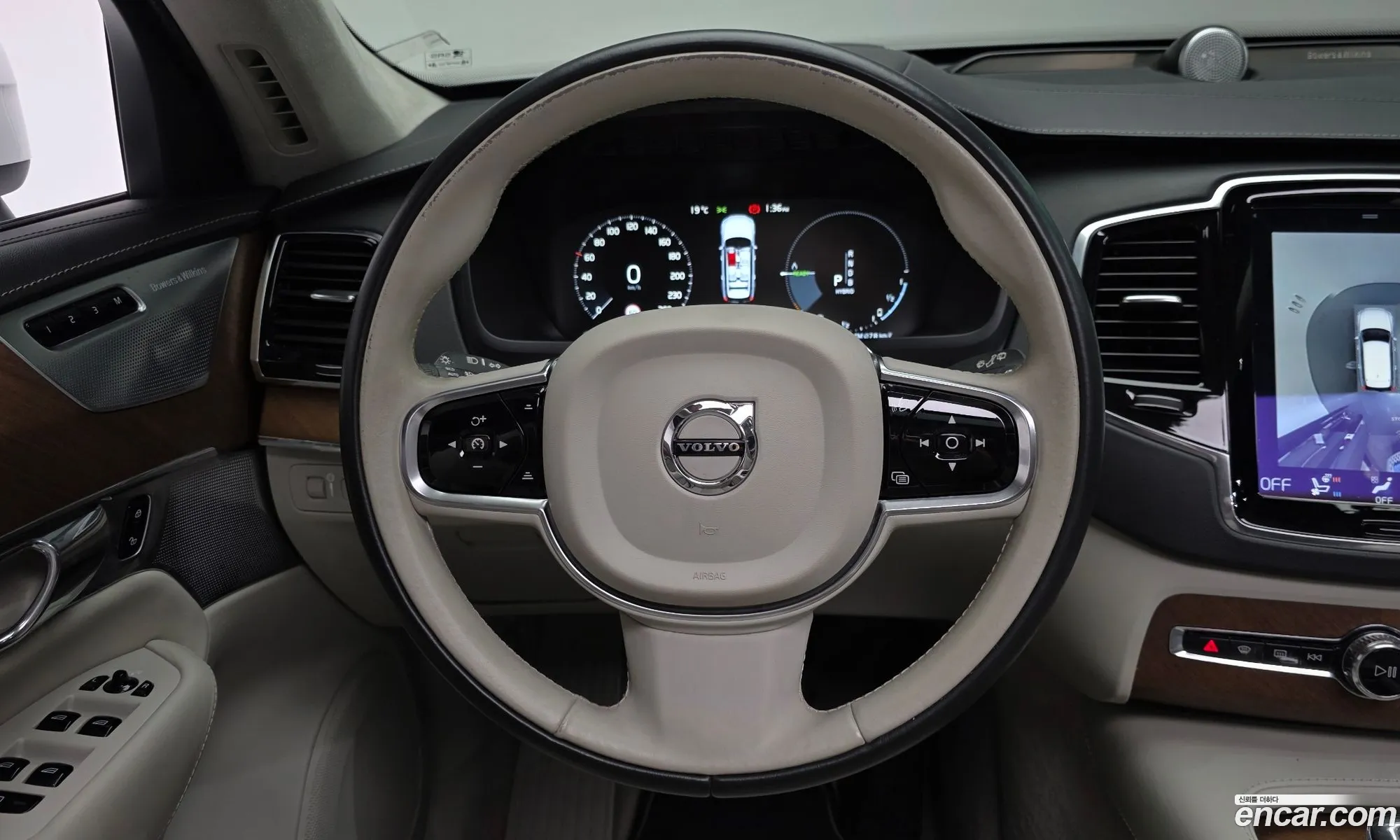 Volvo XC90 2017 YV1LTBC0DH1120063 — 10