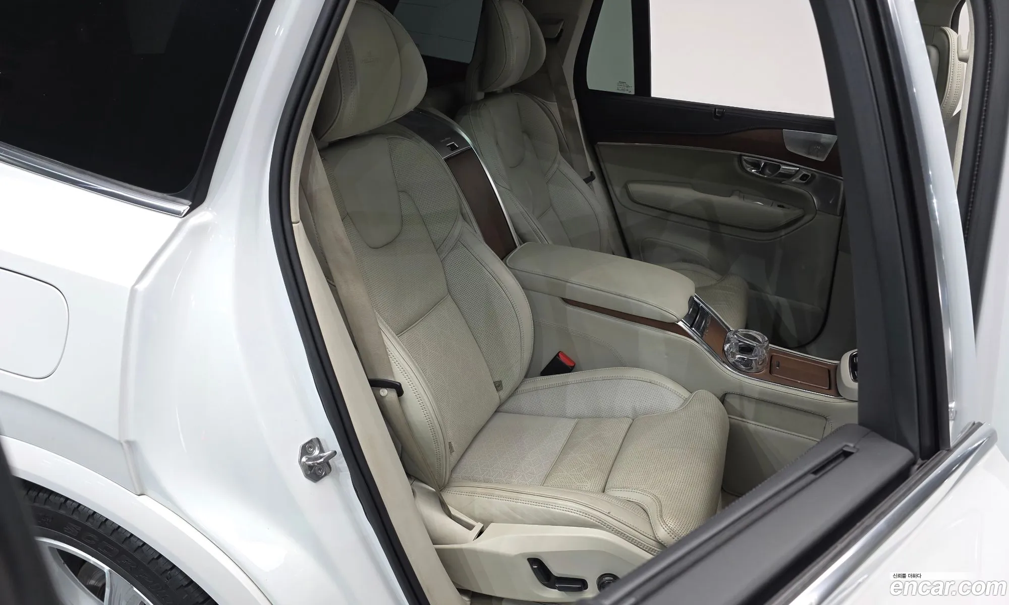 Volvo XC90 2017 YV1LTBC0DH1120063 — 3