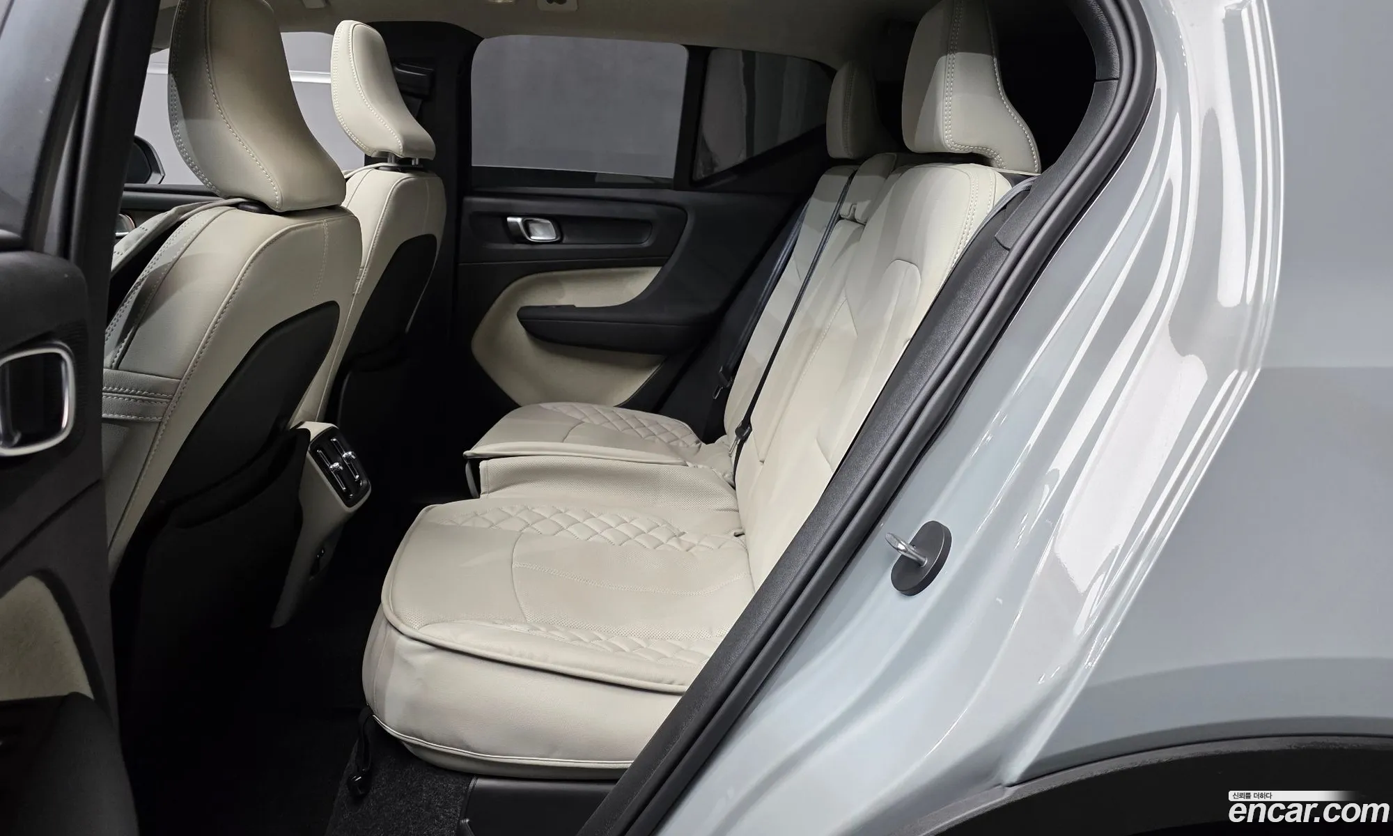 Volvo XC40 2024 — 14