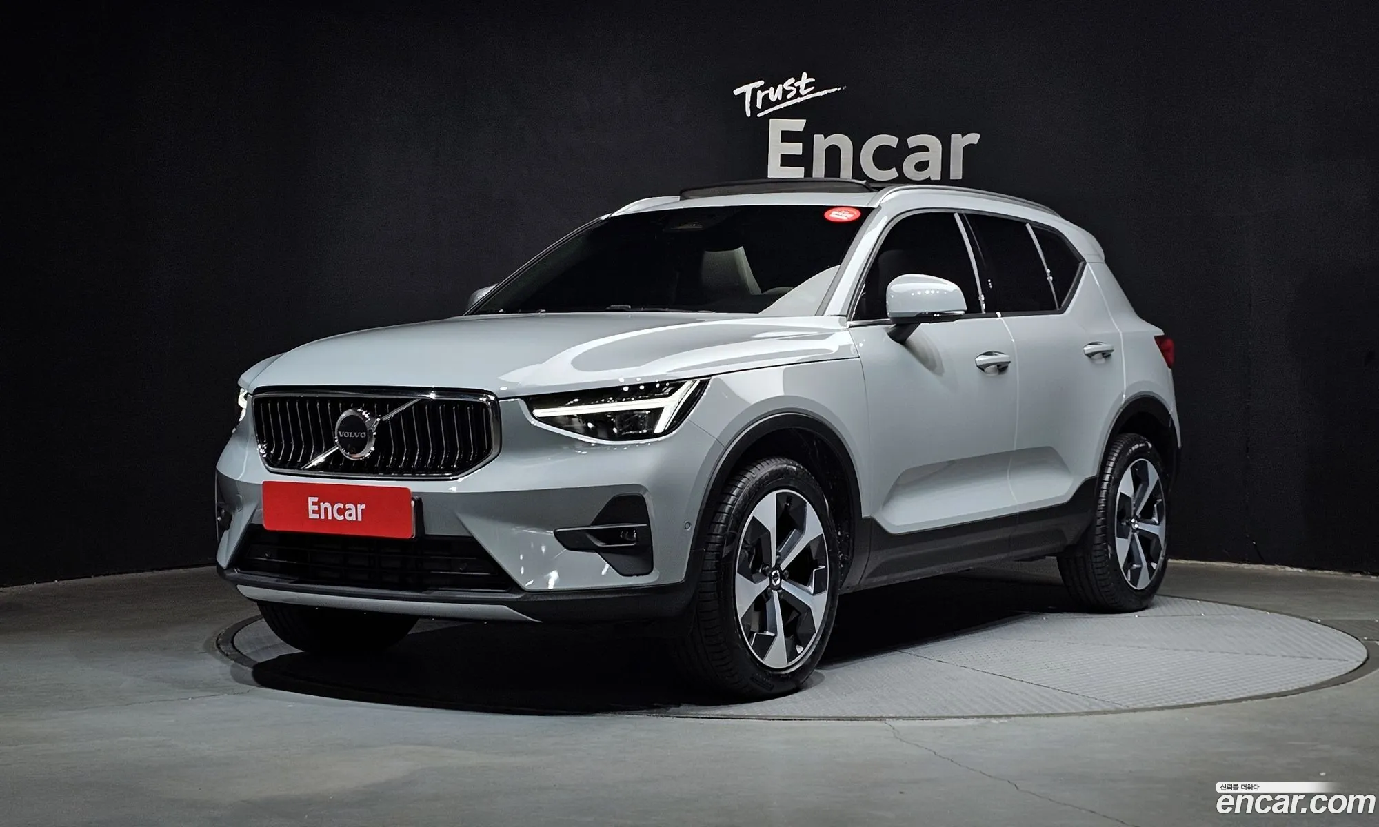 Volvo XC40 2024 — 2