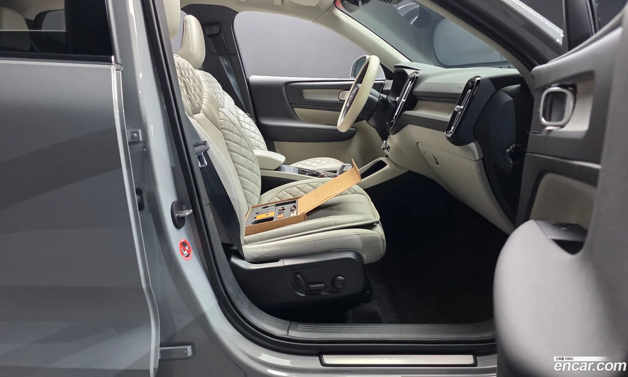 Volvo XC40 2024 — 12