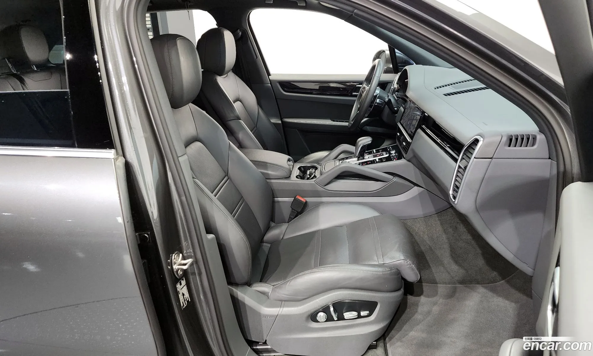 Porsche Cayenne 2019 WP1AA29Y8KDA24918 — 17