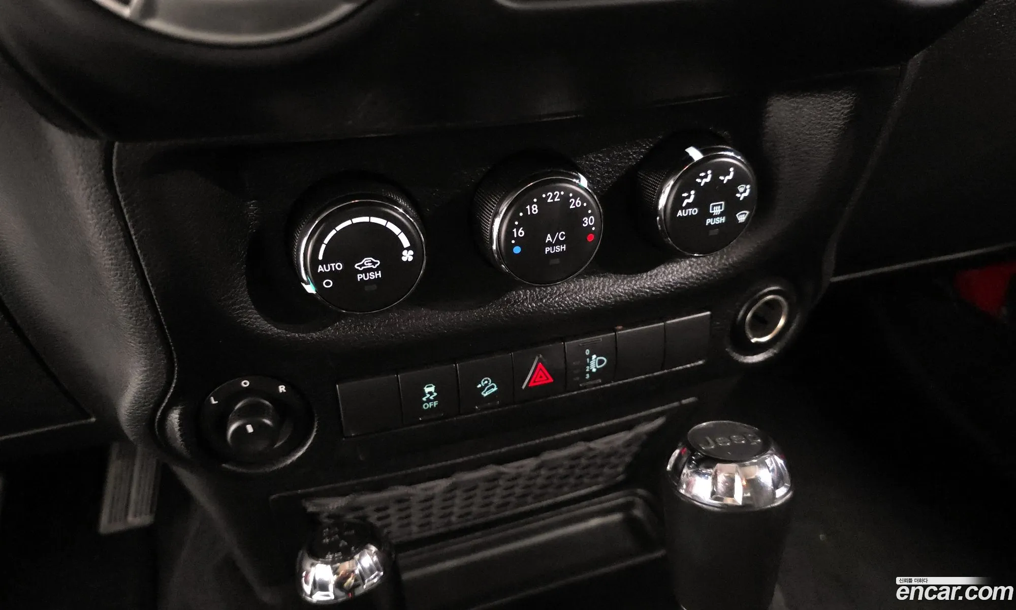Jeep Wrangler 2017 1C4HJWCG5HL600440 — 12