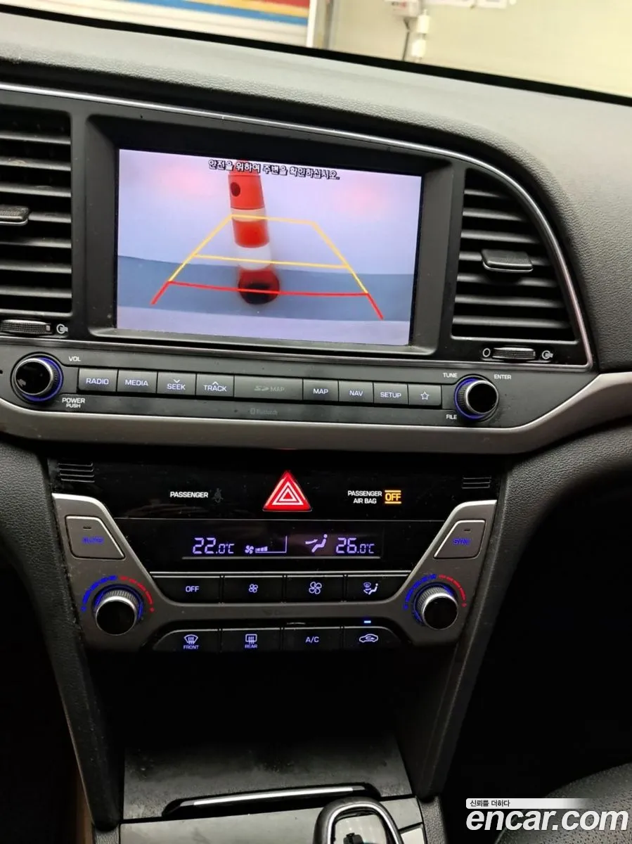 Hyundai Elantra AD 2018 — 12