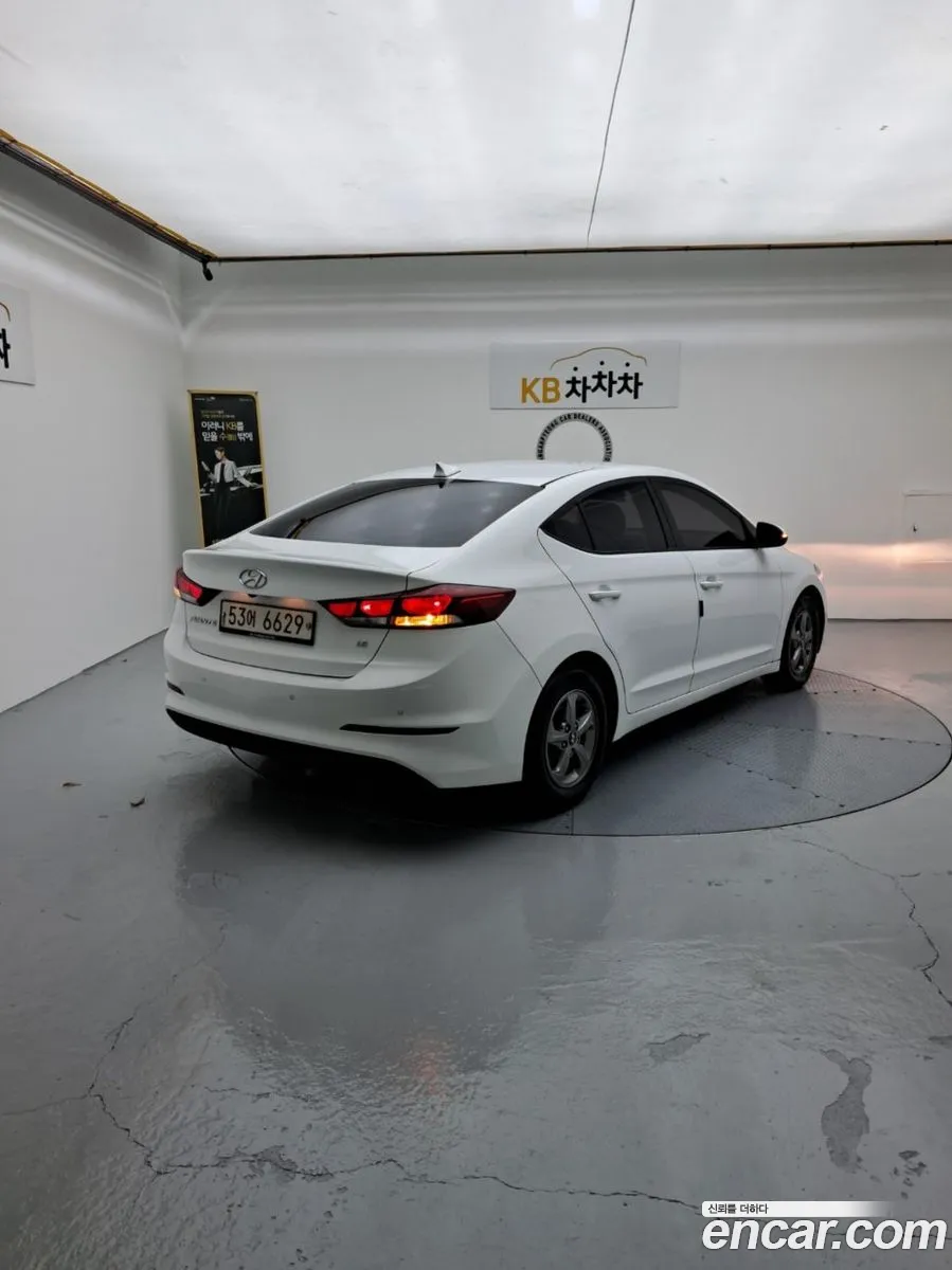 Hyundai Elantra AD 2018 — 10