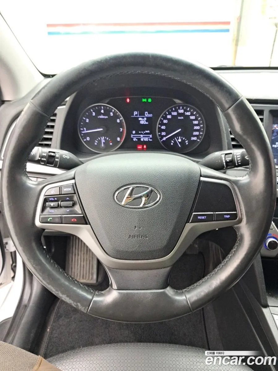 Hyundai Elantra AD 2018 — 9