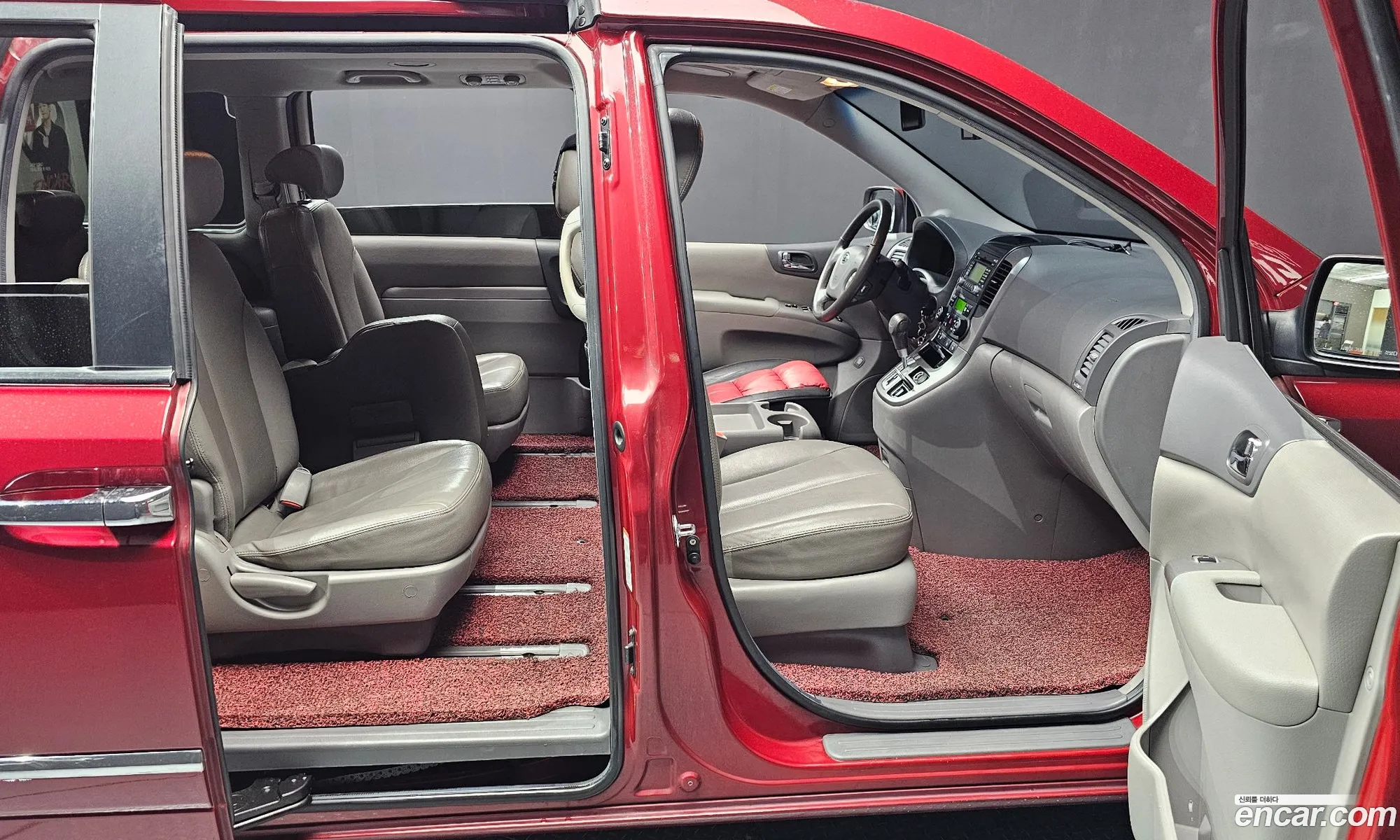 Kia Carnival R 2010 — 13
