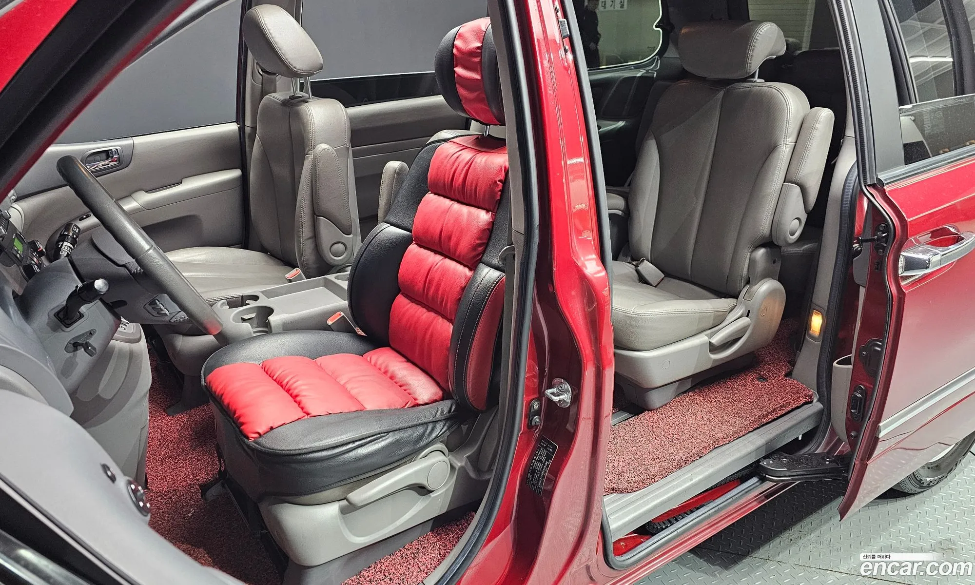 Kia Carnival R 2010 — 7