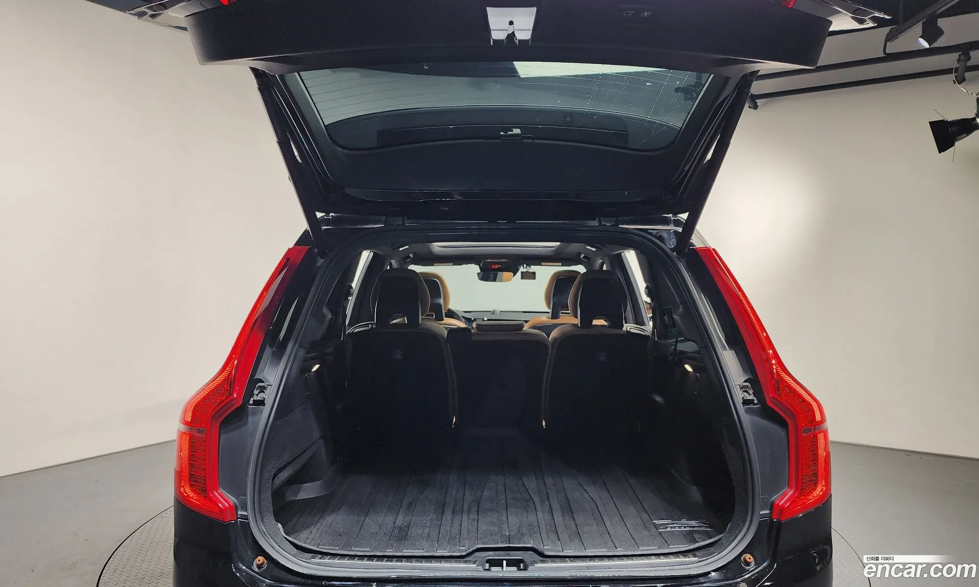 Volvo XC90 2018 YV1LF68ACJ1343995 — 12