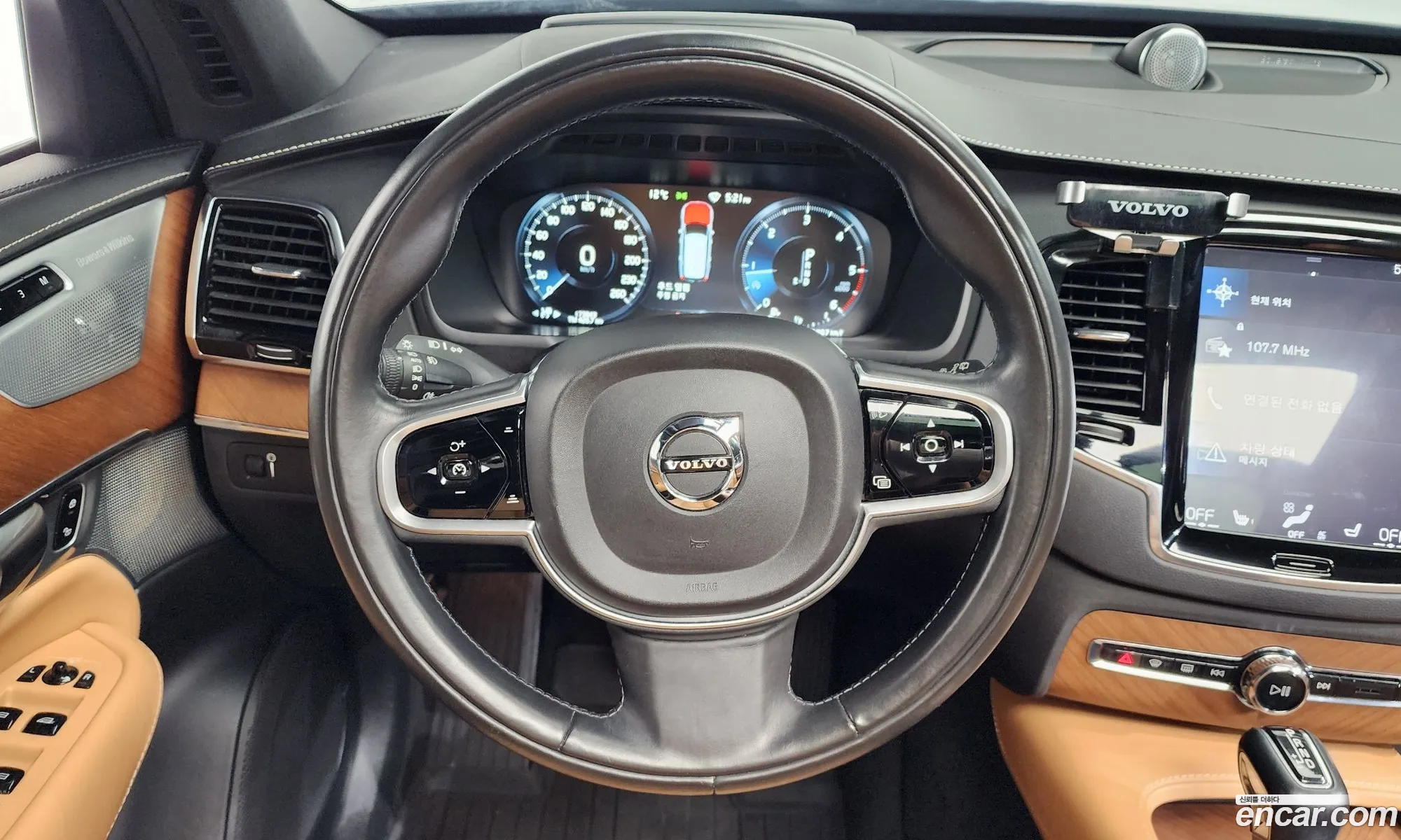 Volvo XC90 2018 YV1LF68ACJ1343995 — 5