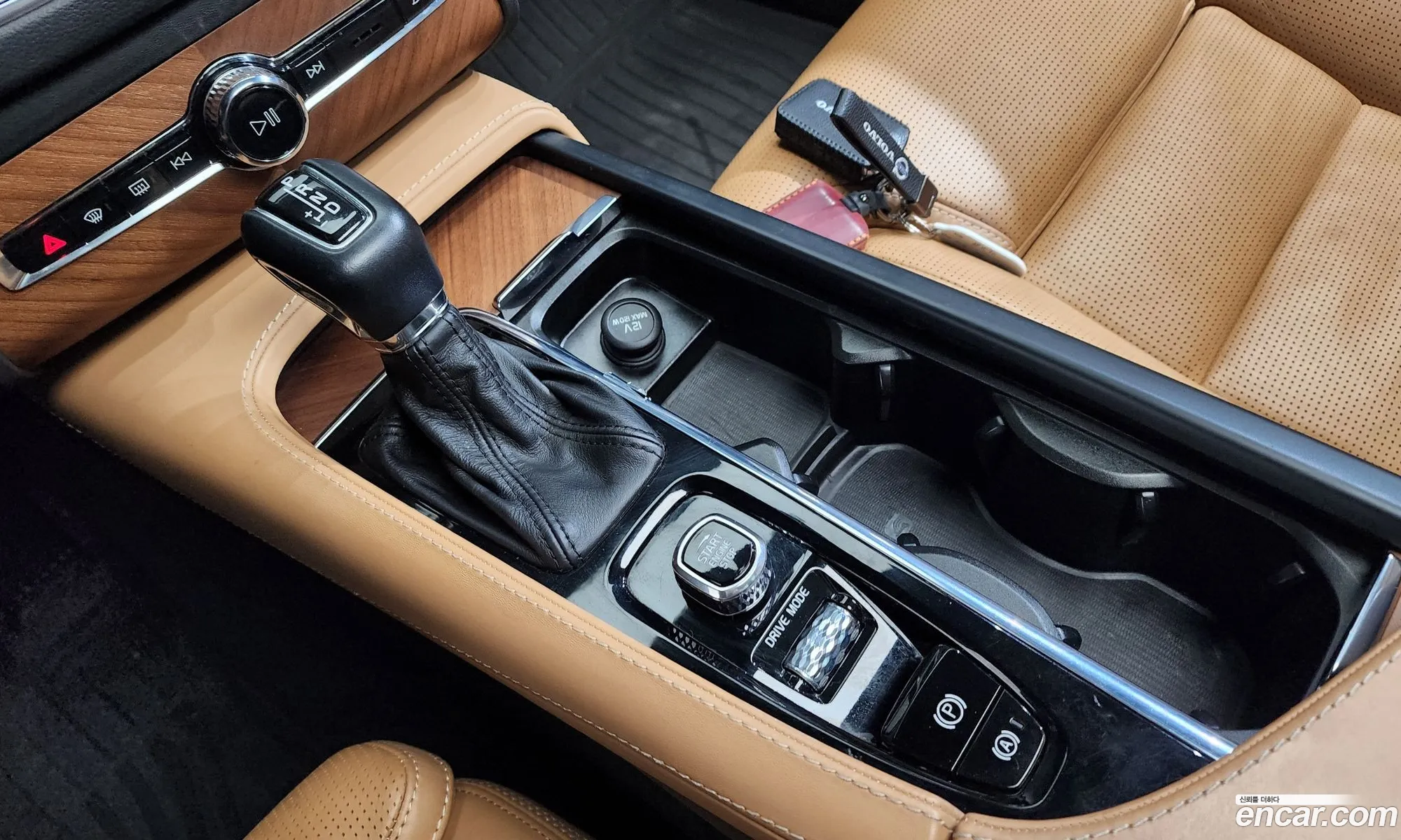 Volvo XC90 2018 YV1LF68ACJ1343995 — 8