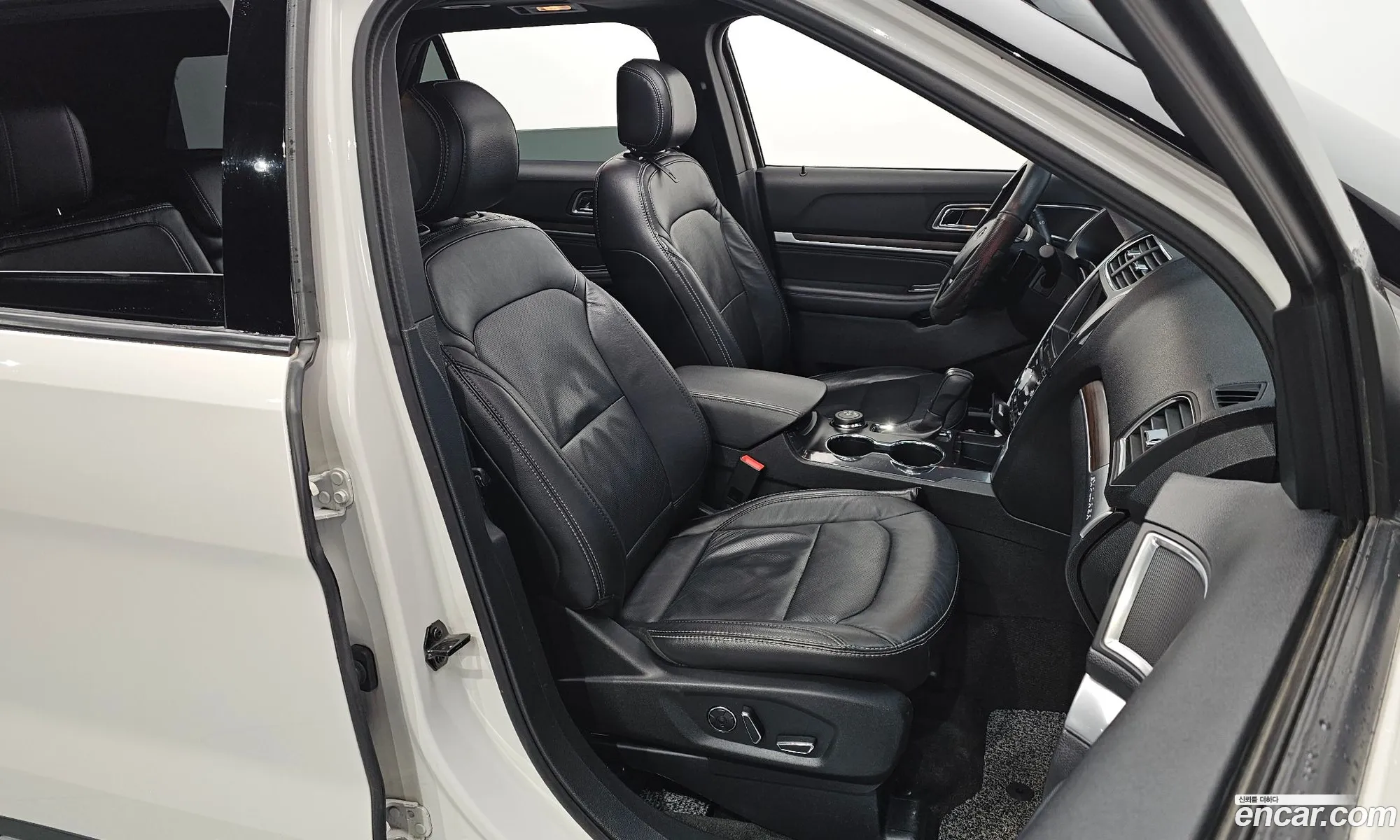 Ford Explorer 2017 1FM5K8FH7HGD70789 — 5