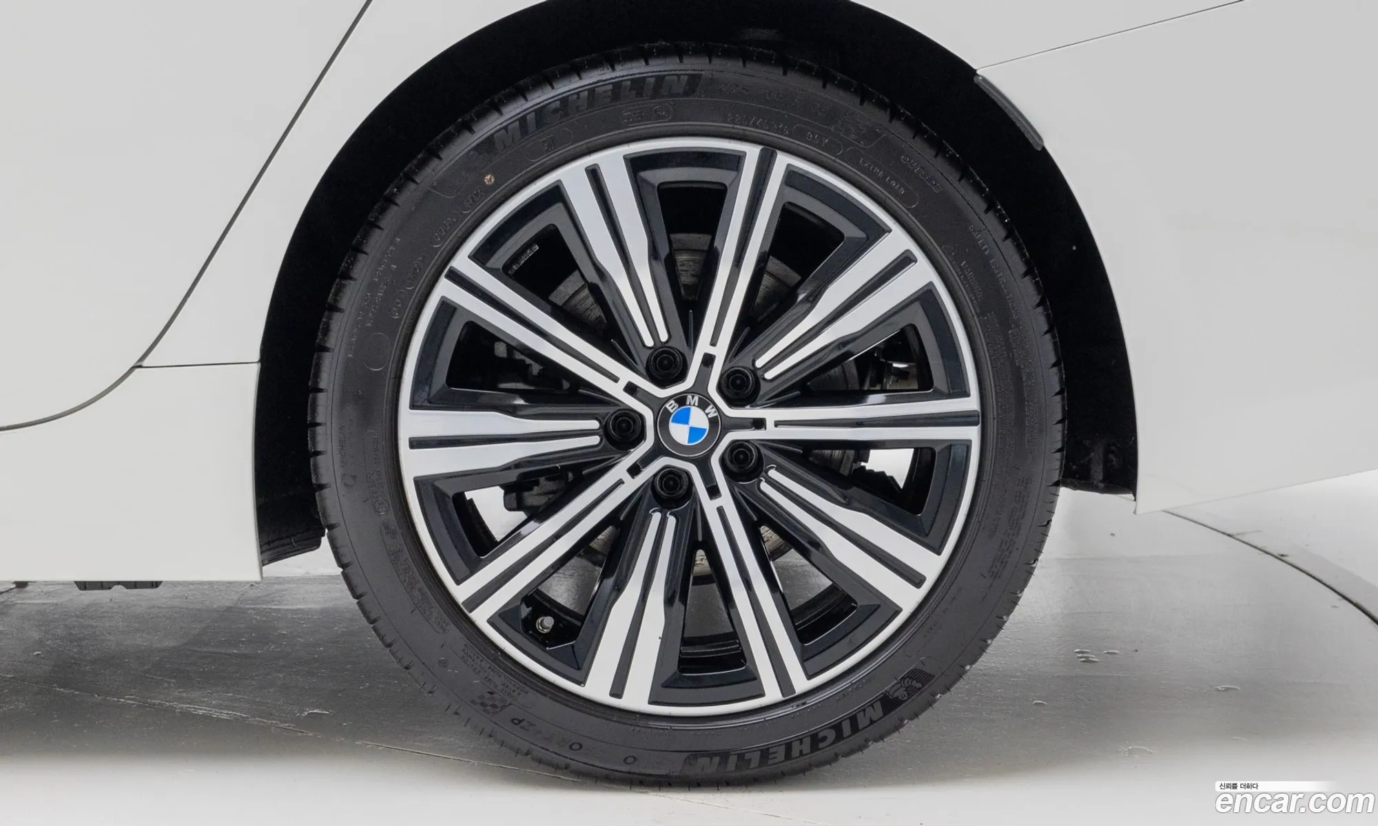 BMW 3 Series 2025 — 16