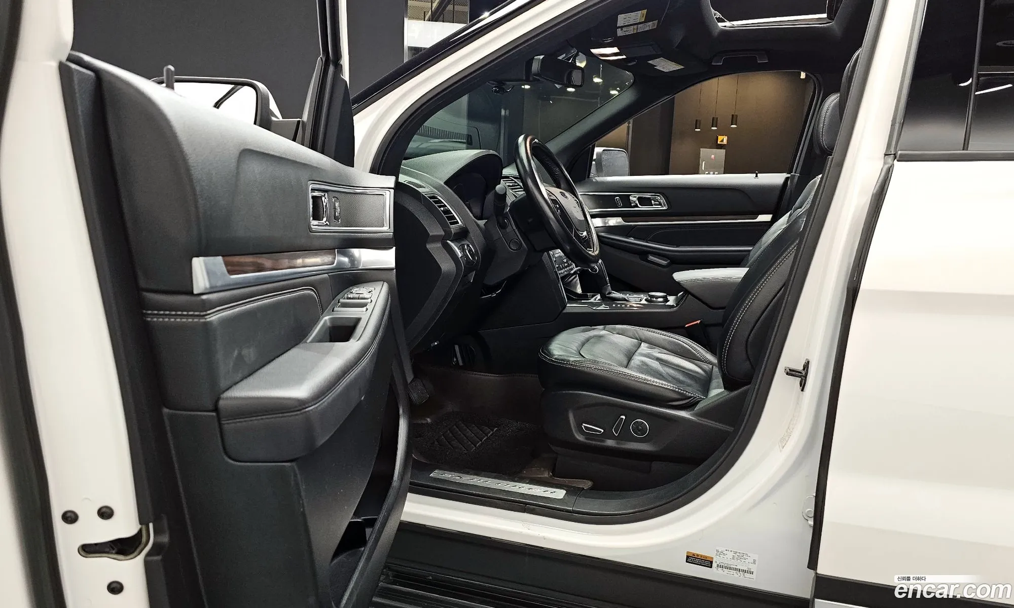 Ford Explorer 2018 — 18