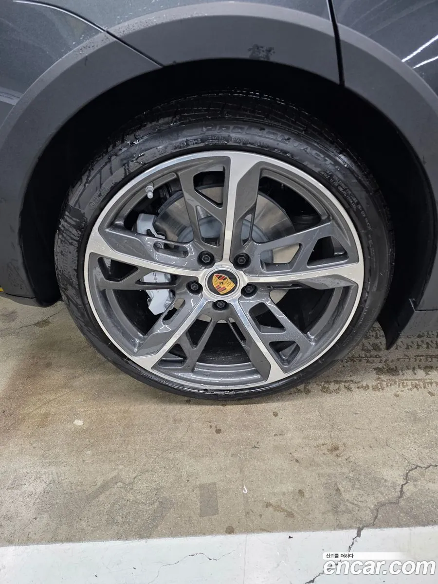 Porsche Taycan 2024 — 3