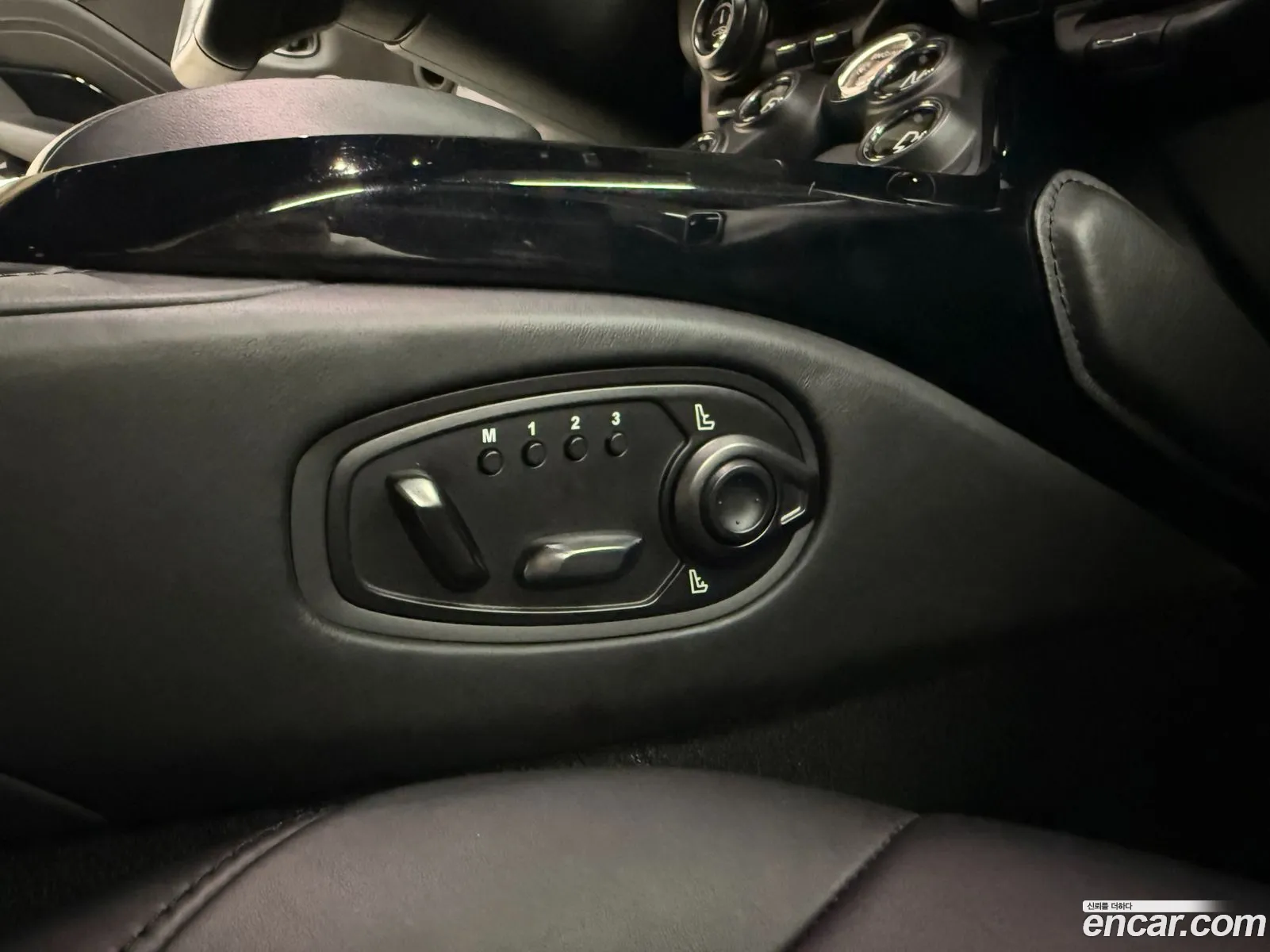 Aston Martin Vantage 2020 — 13