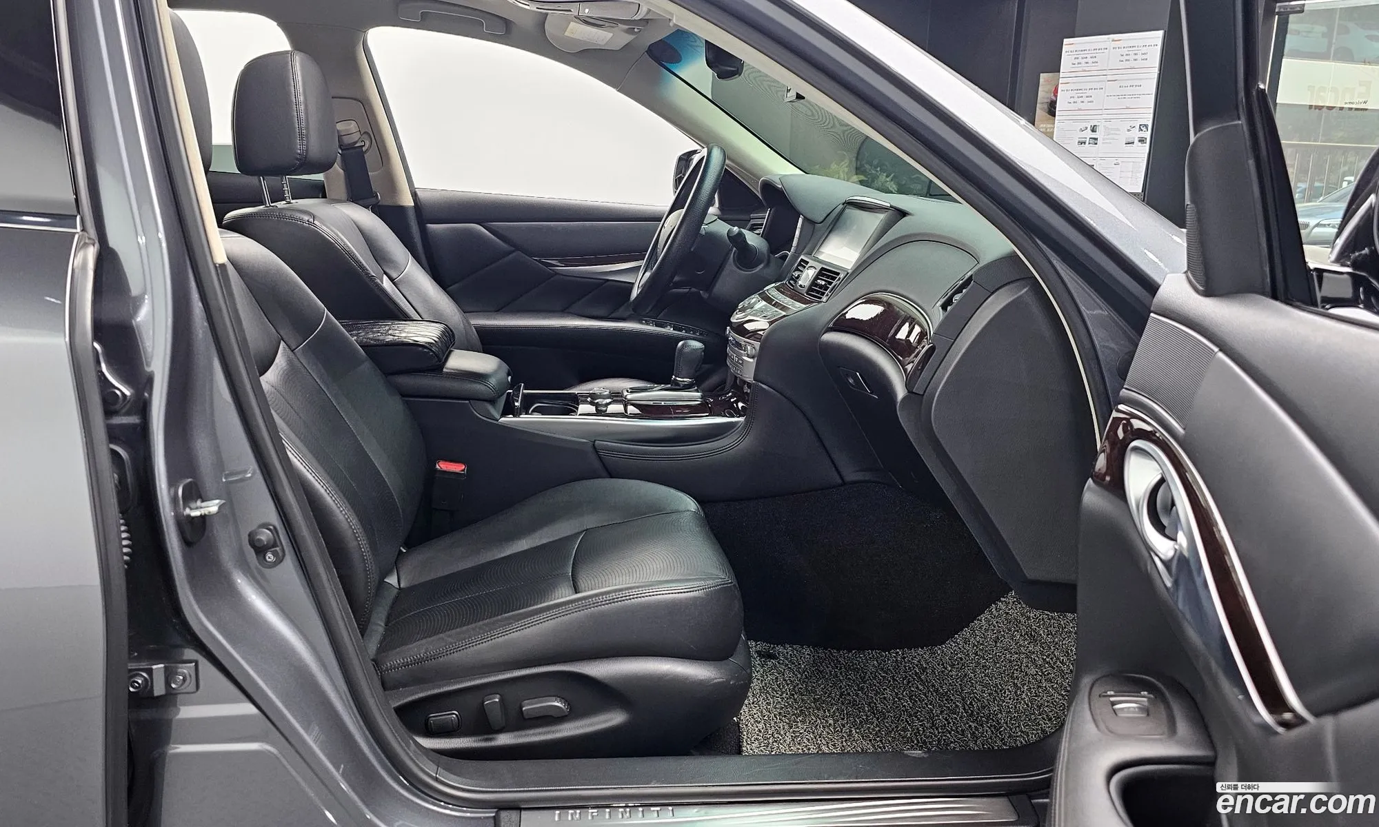 Infiniti Q70 2017 JNKBY11E7HM600146 — 3