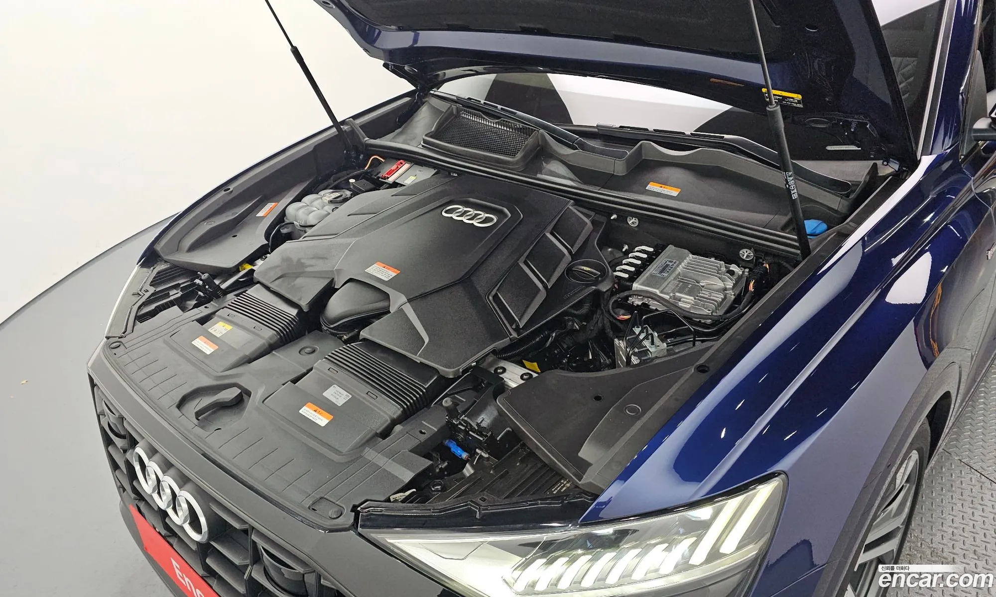 Audi Q8 2023 WAUZZZF19PD005425 — 8