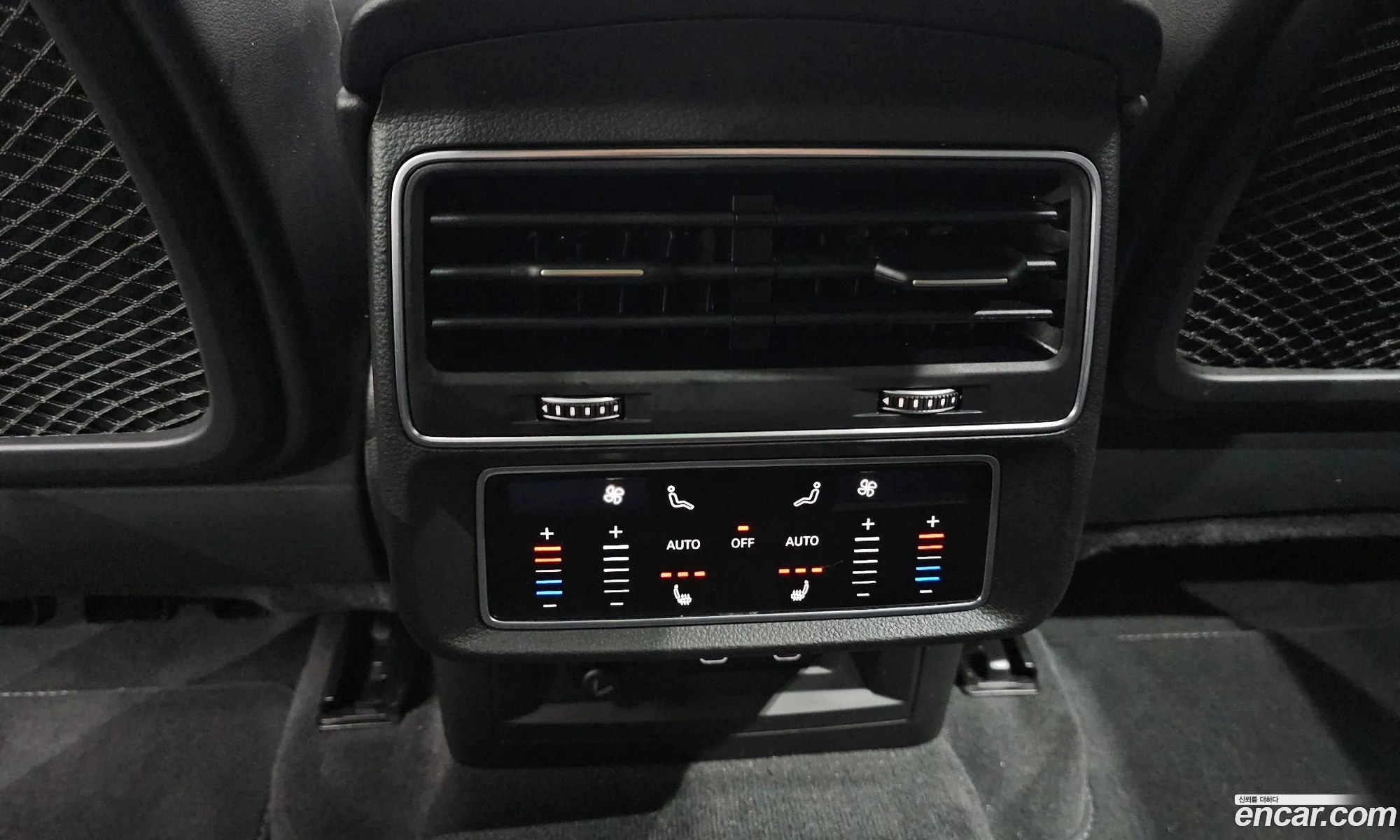 Audi Q8 2023 WAUZZZF19PD005425 — 4
