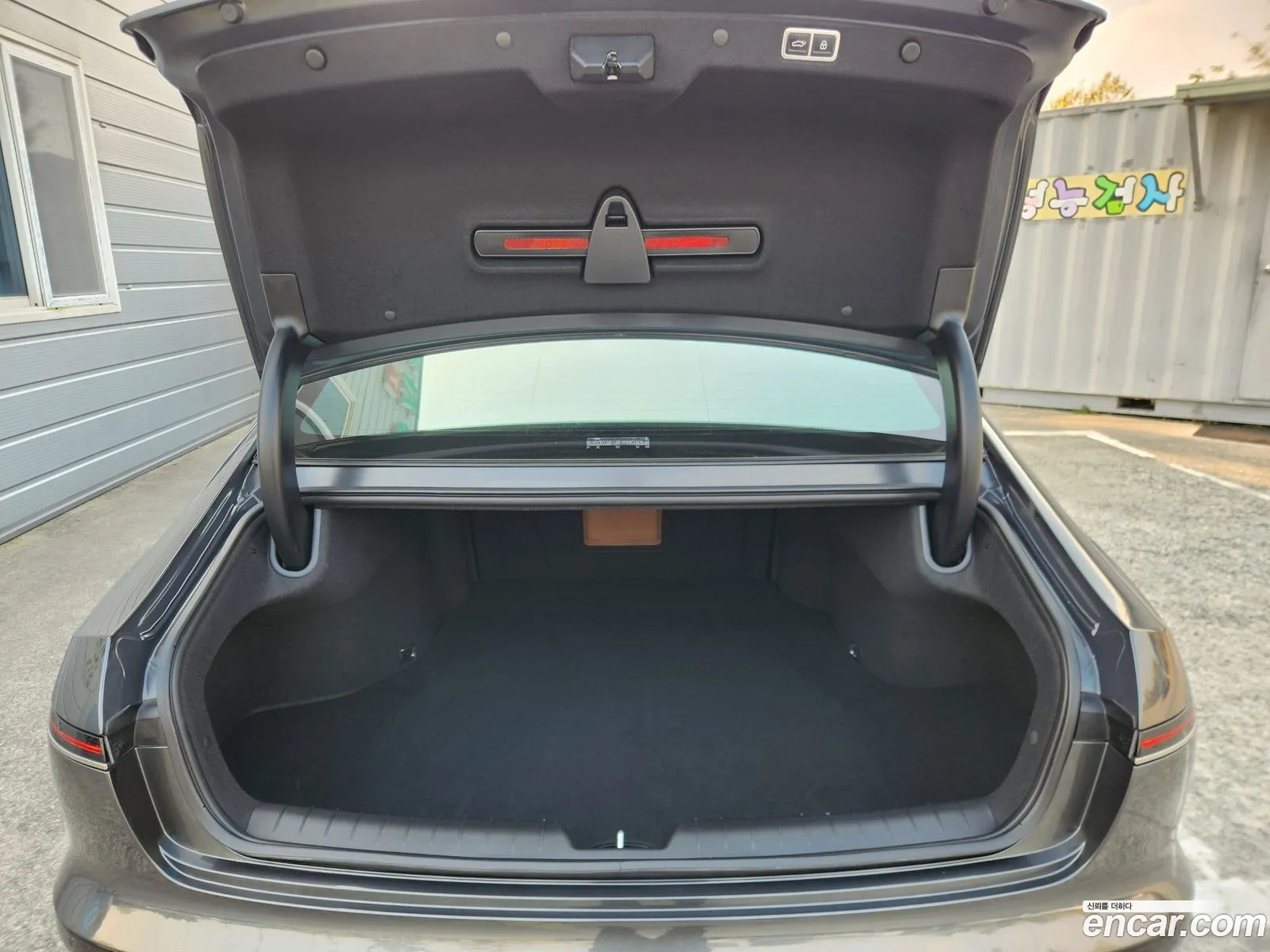Hyundai Grandeur Hybrid 2023 — 3