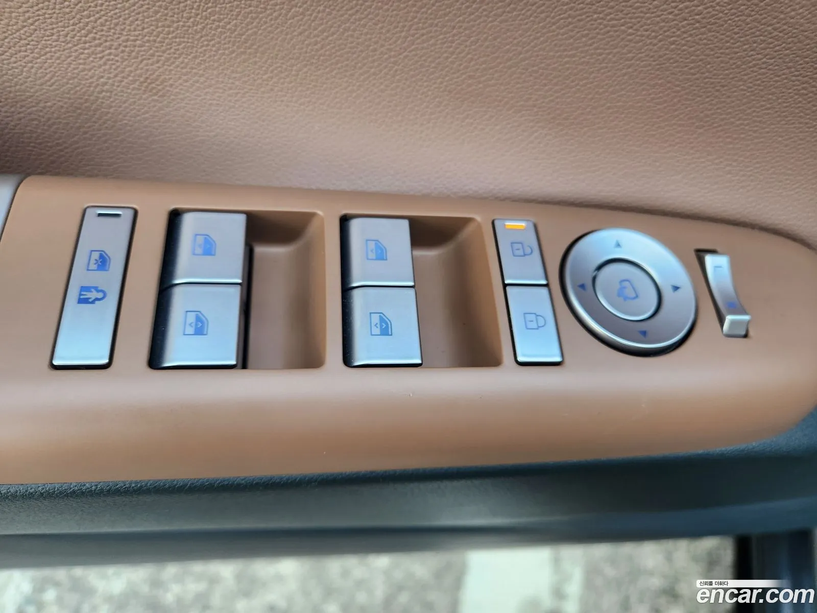 Hyundai Grandeur Hybrid 2023 — 10