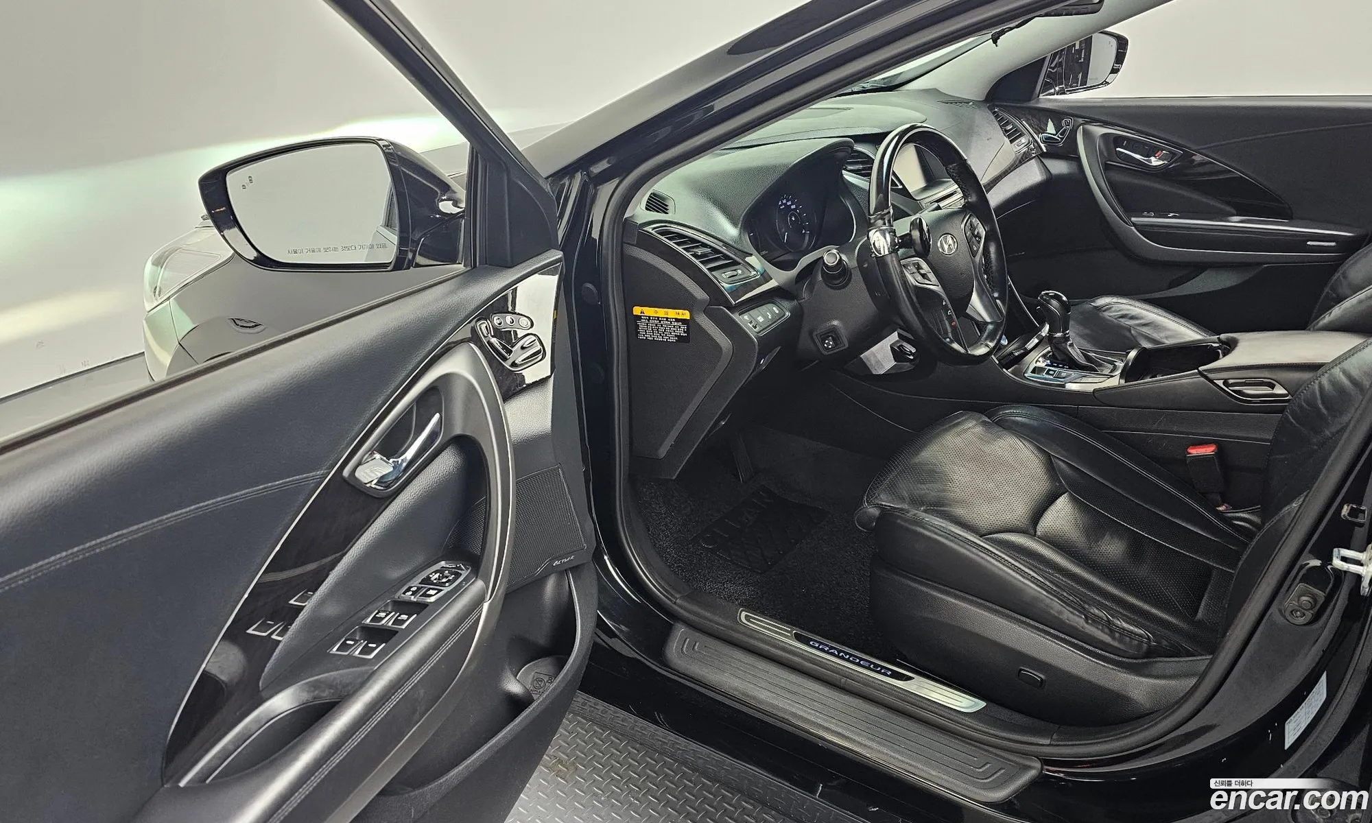 Hyundai Grandeur HG 2015 — 18