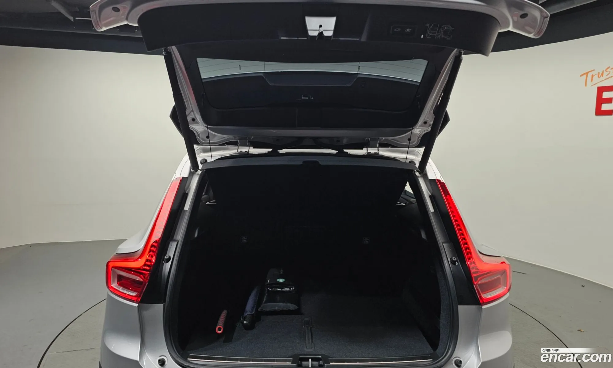 Volvo XC40 2019 YV1XZACACK2094028 — 11