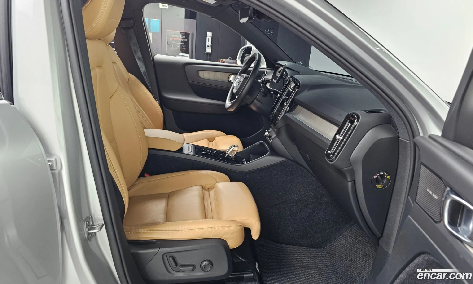 Volvo XC40 2019 YV1XZACACK2094028 — 17