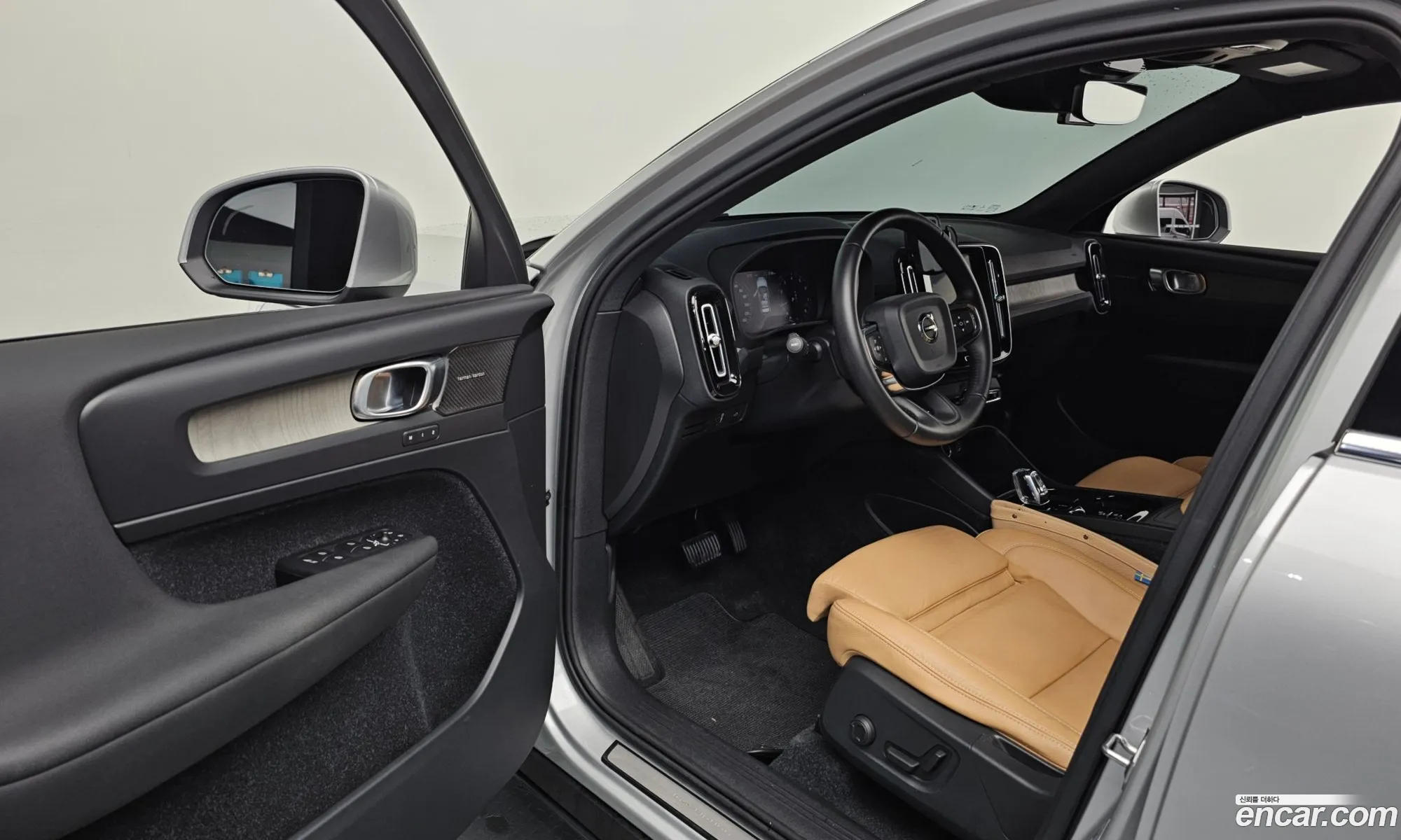 Volvo XC40 2019 YV1XZACACK2094028 — 18