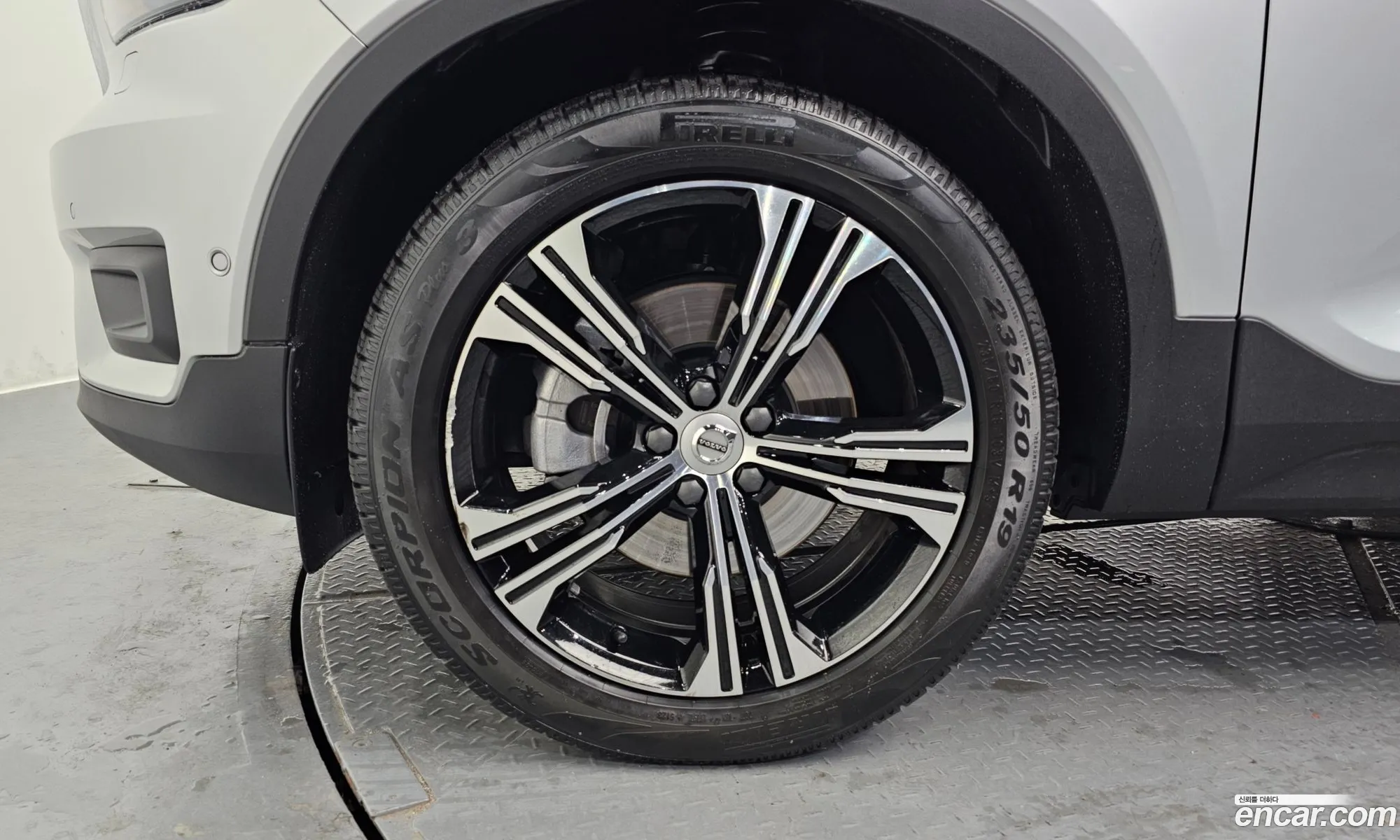 Volvo XC40 2019 YV1XZACACK2094028 — 10