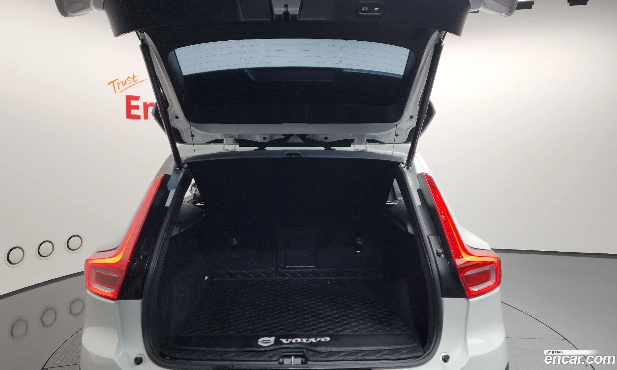 Volvo XC40 2023 YV1XZK925P2040197 — 3