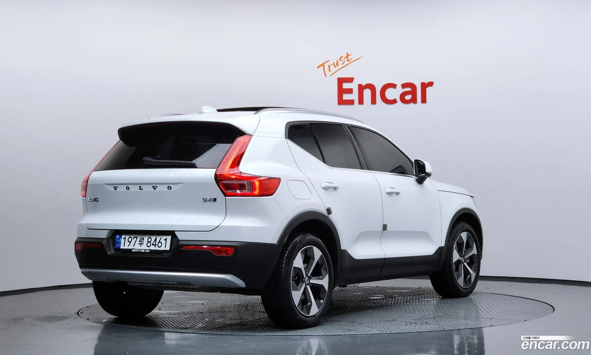 Volvo XC40 2023 YV1XZK925P2040197 — 5