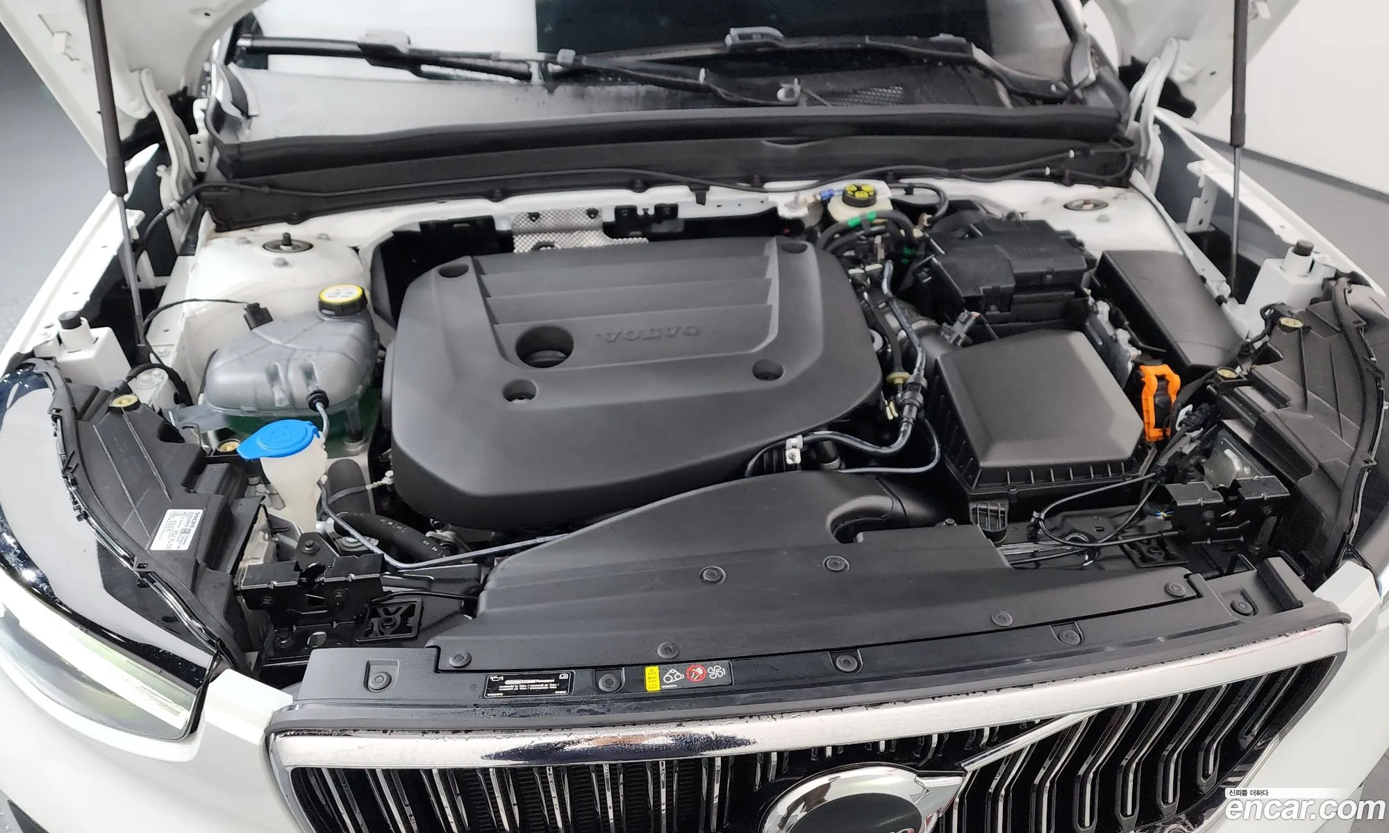 Volvo XC40 2023 YV1XZK925P2040197 — 8