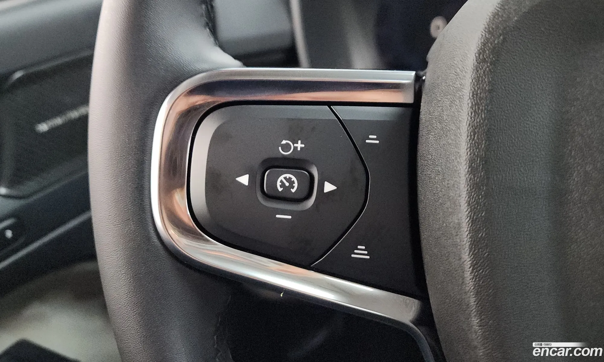 Volvo XC40 2023 YV1XZK925P2040197 — 17