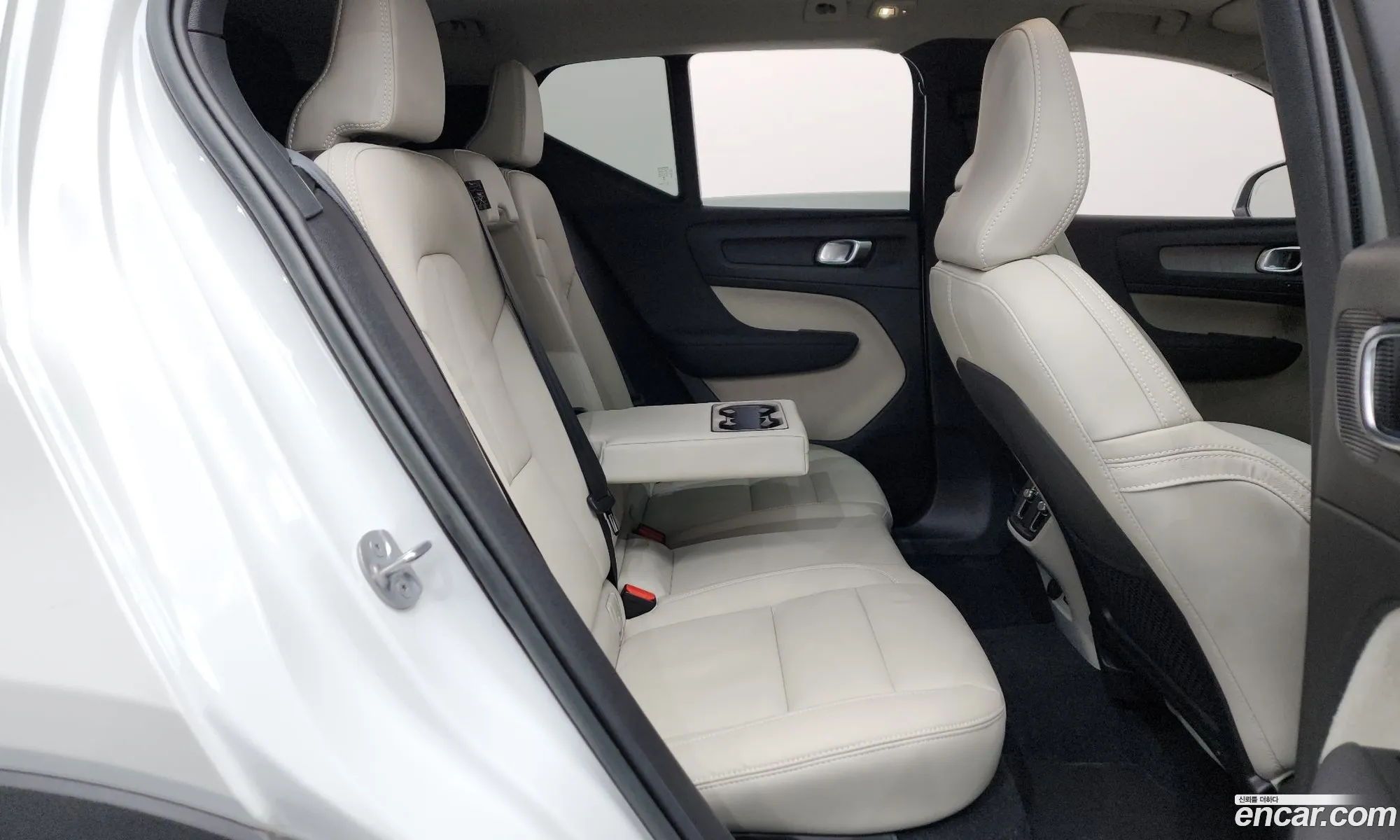 Volvo XC40 2023 YV1XZK925P2040197 — 10